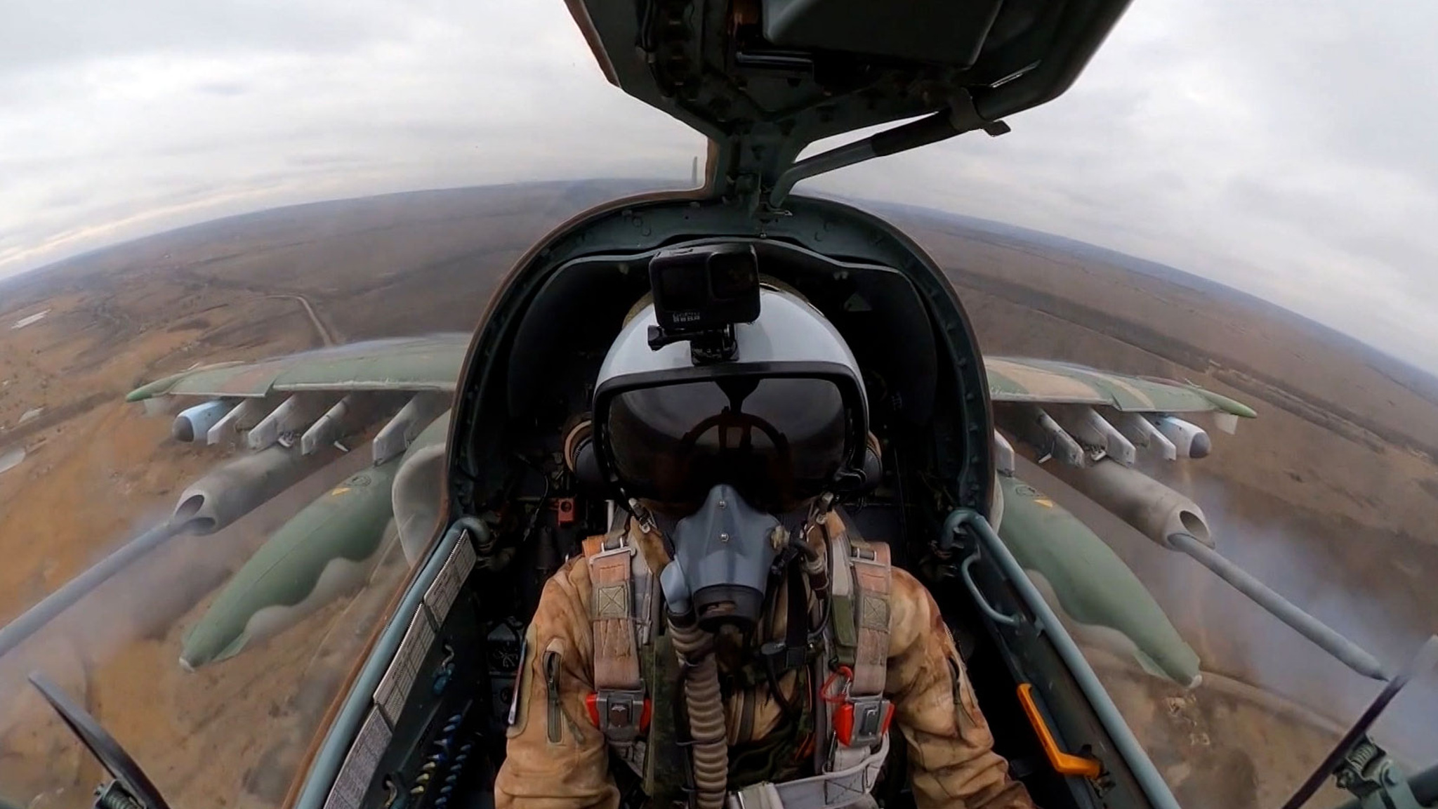 Боевая работа экипажей штурмовиков Су-25 в небе над ДНР