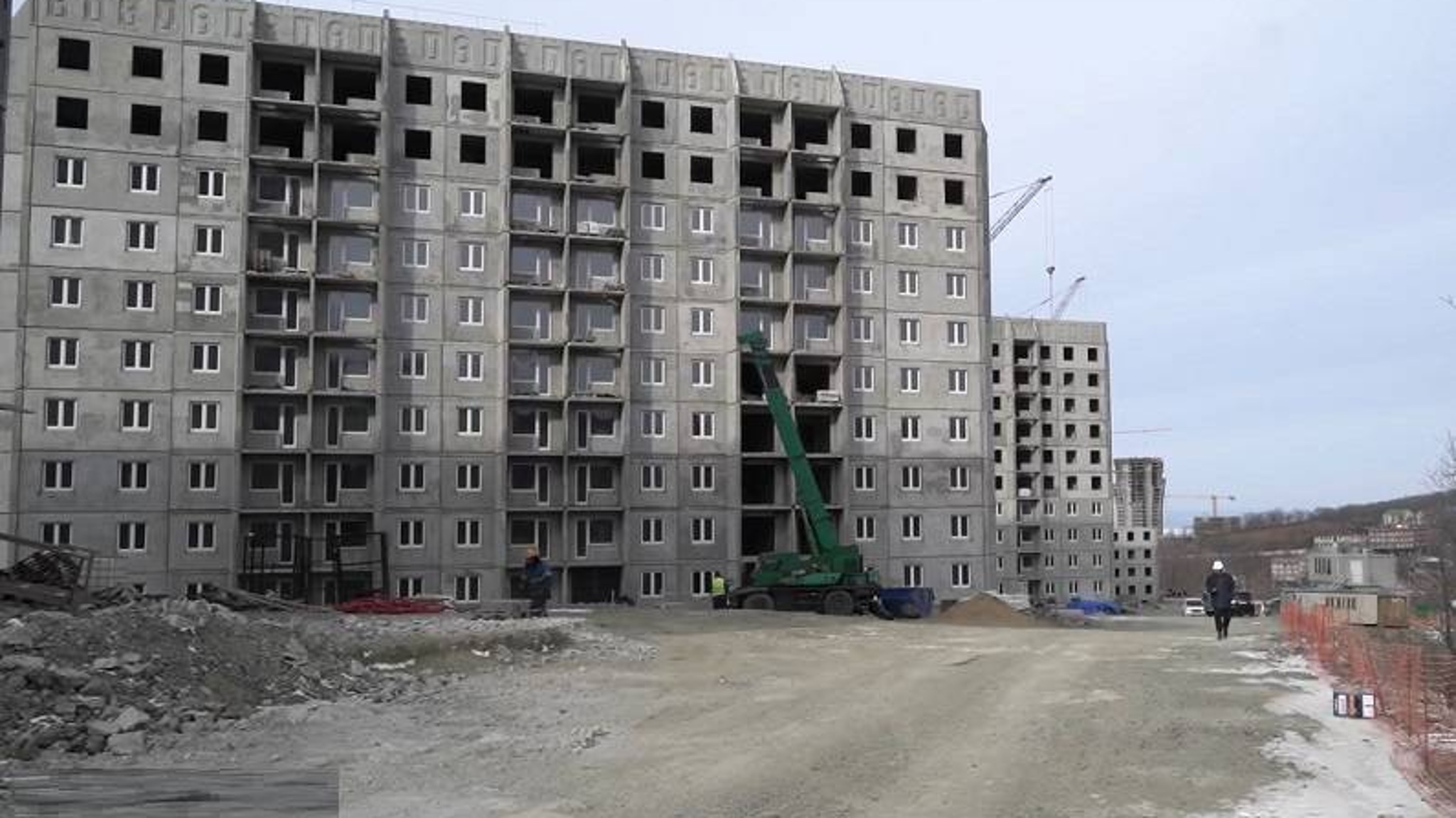 Переселенцы из аварийного жилья и дети-сироты получат ключи от квартир в новостройках