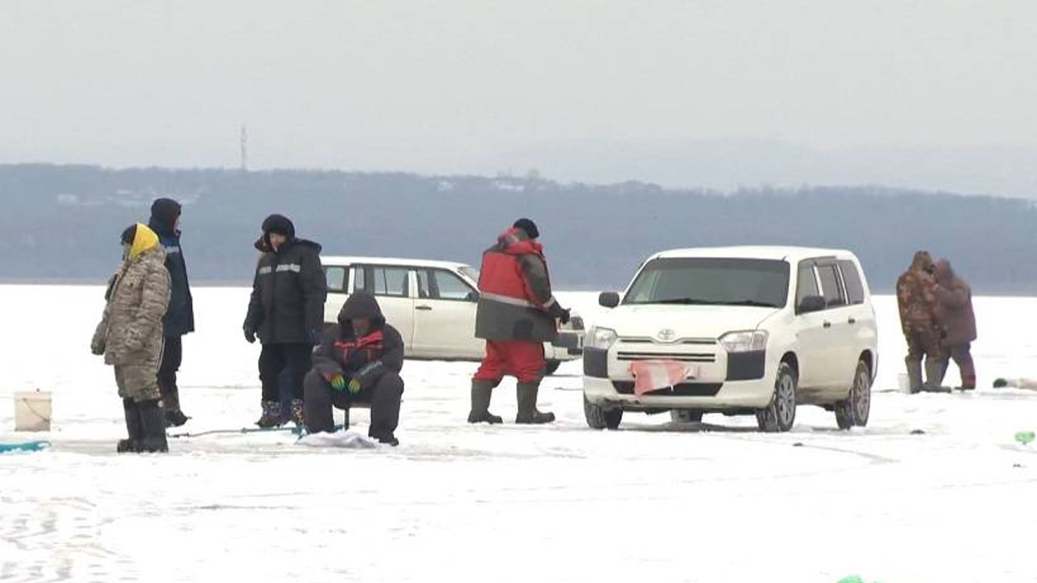 Автомобили-ныряльщики и песенка мамонтёнка — почему не стоит рассчитывать на толстый лёд