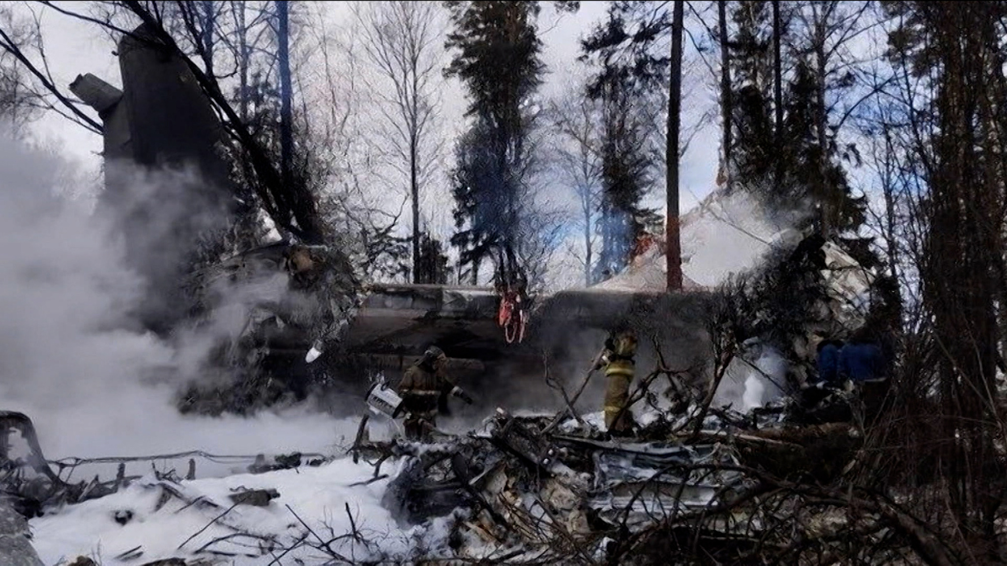 Летчики сумели отвести Ил-76 от жилых домов