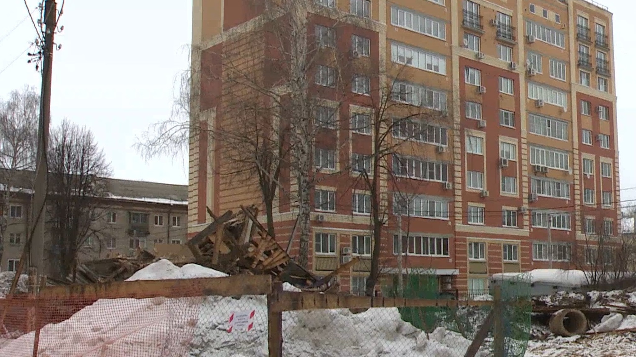 На улице Я. Эшпая Йошкар-Олы сносят аварийный дом