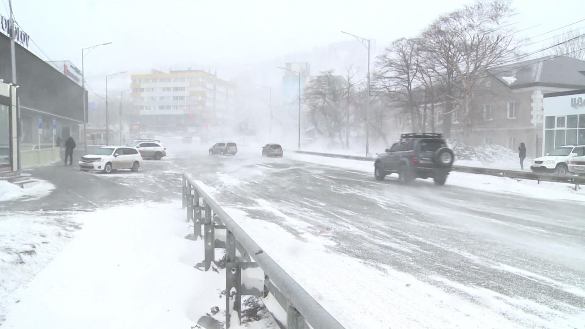 Во власти циклона Камчатка будет оставаться еще два дня