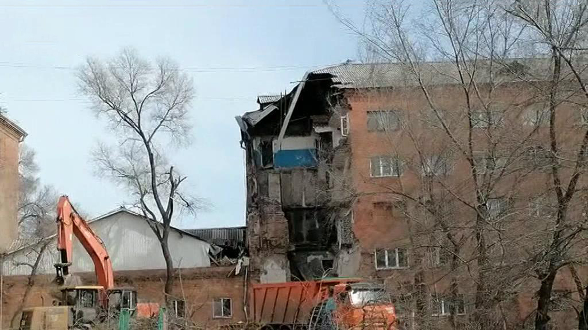 В Хакасии рухнула часть здания общежития