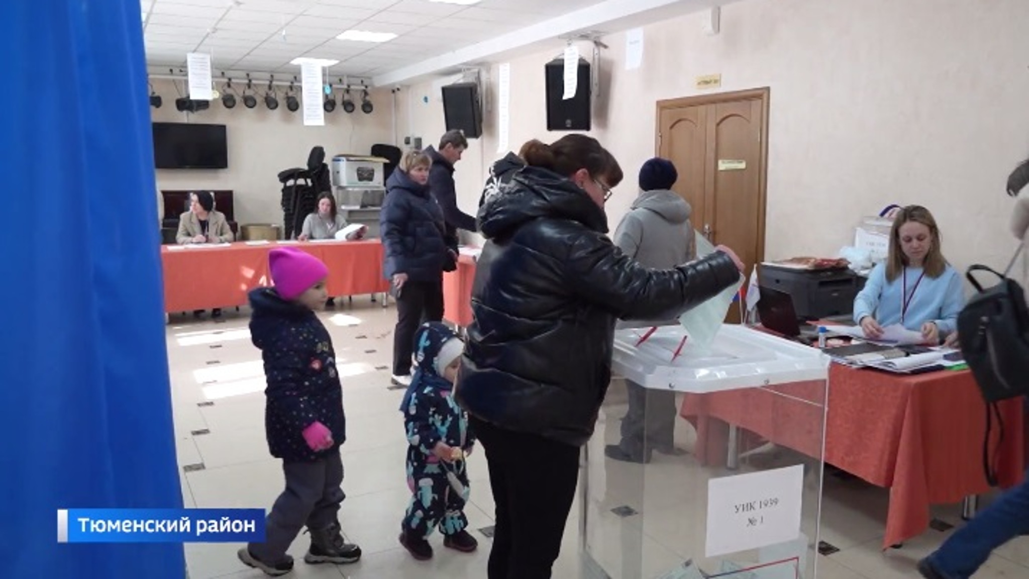 Жители тюменских сел активно голосуют на выборах Президента РФ
