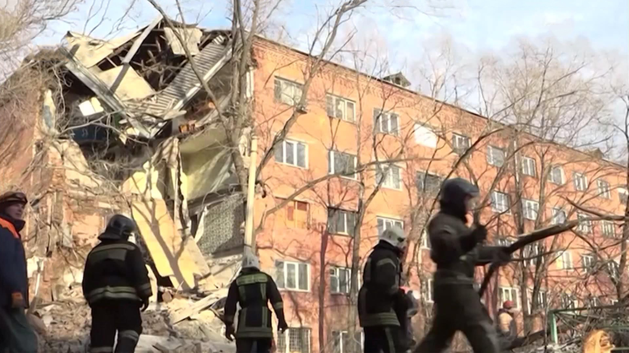 В Хакасии на глазах очевидцев обрушилось пятиэтажное общежитие