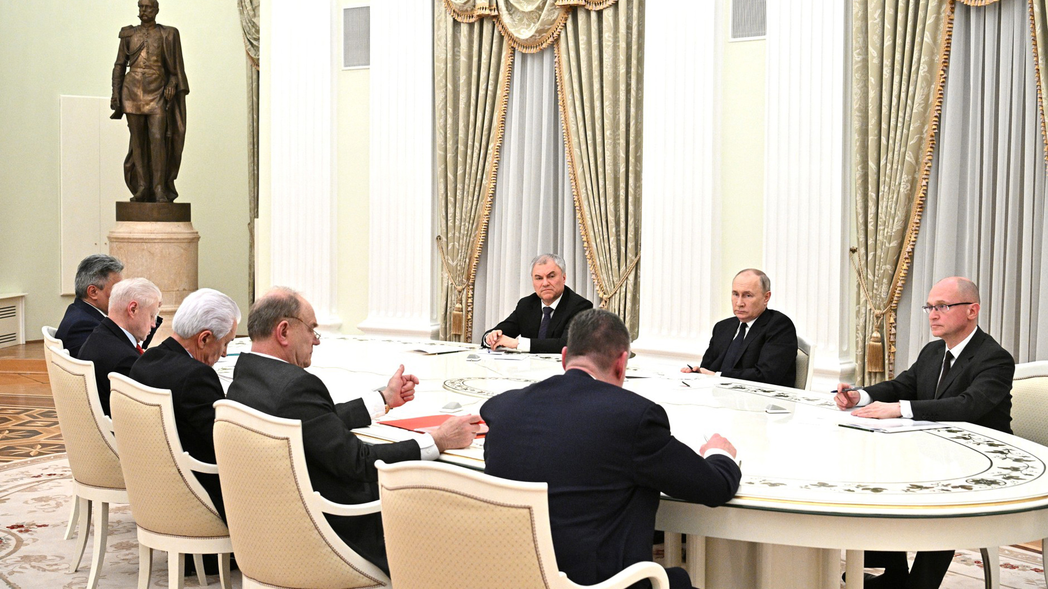 Путин изложил свое видение задач, стоящих перед властями всех уровней