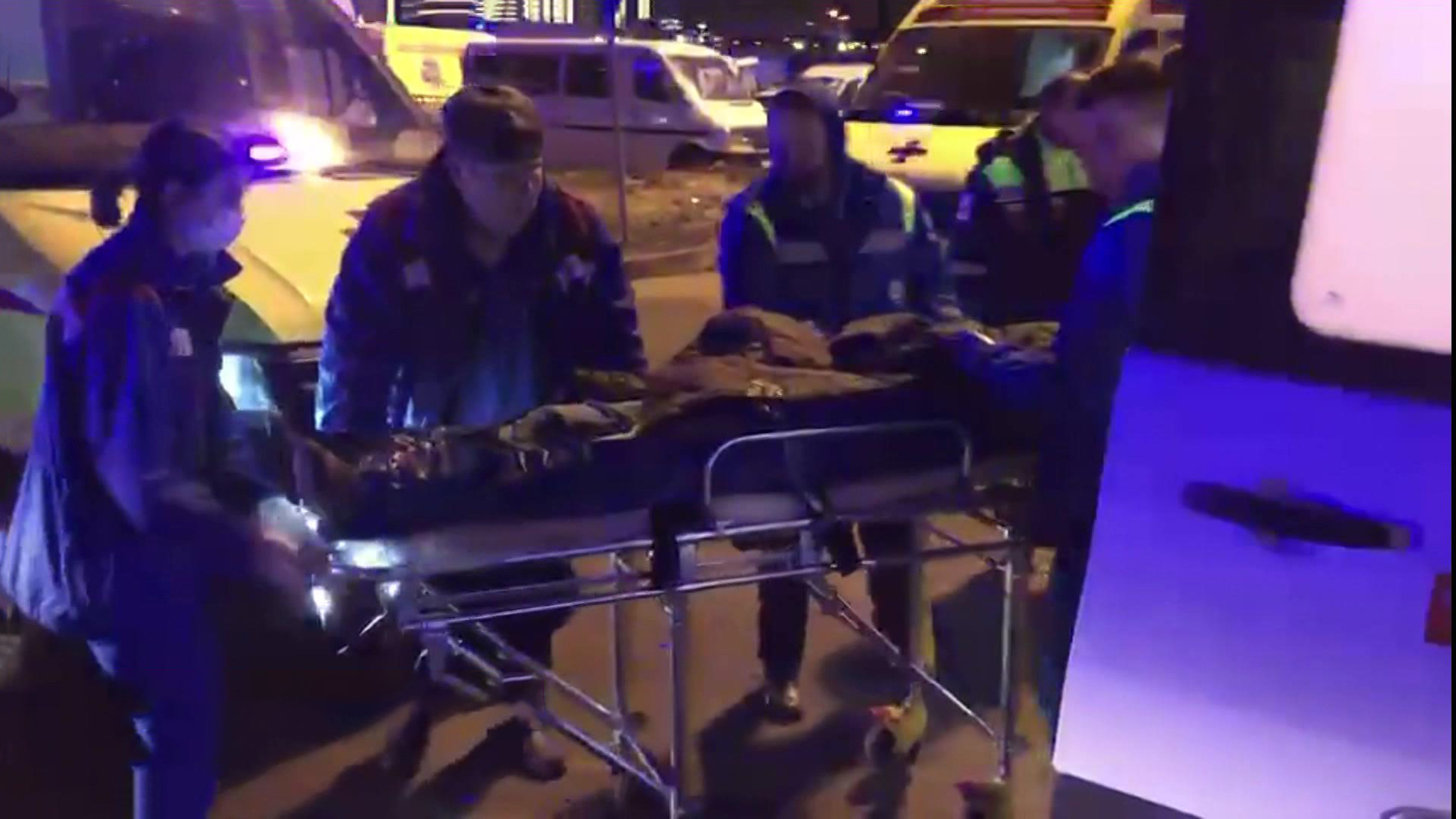 Больницы начали принимать пострадавших в "Крокус Сити Холле"