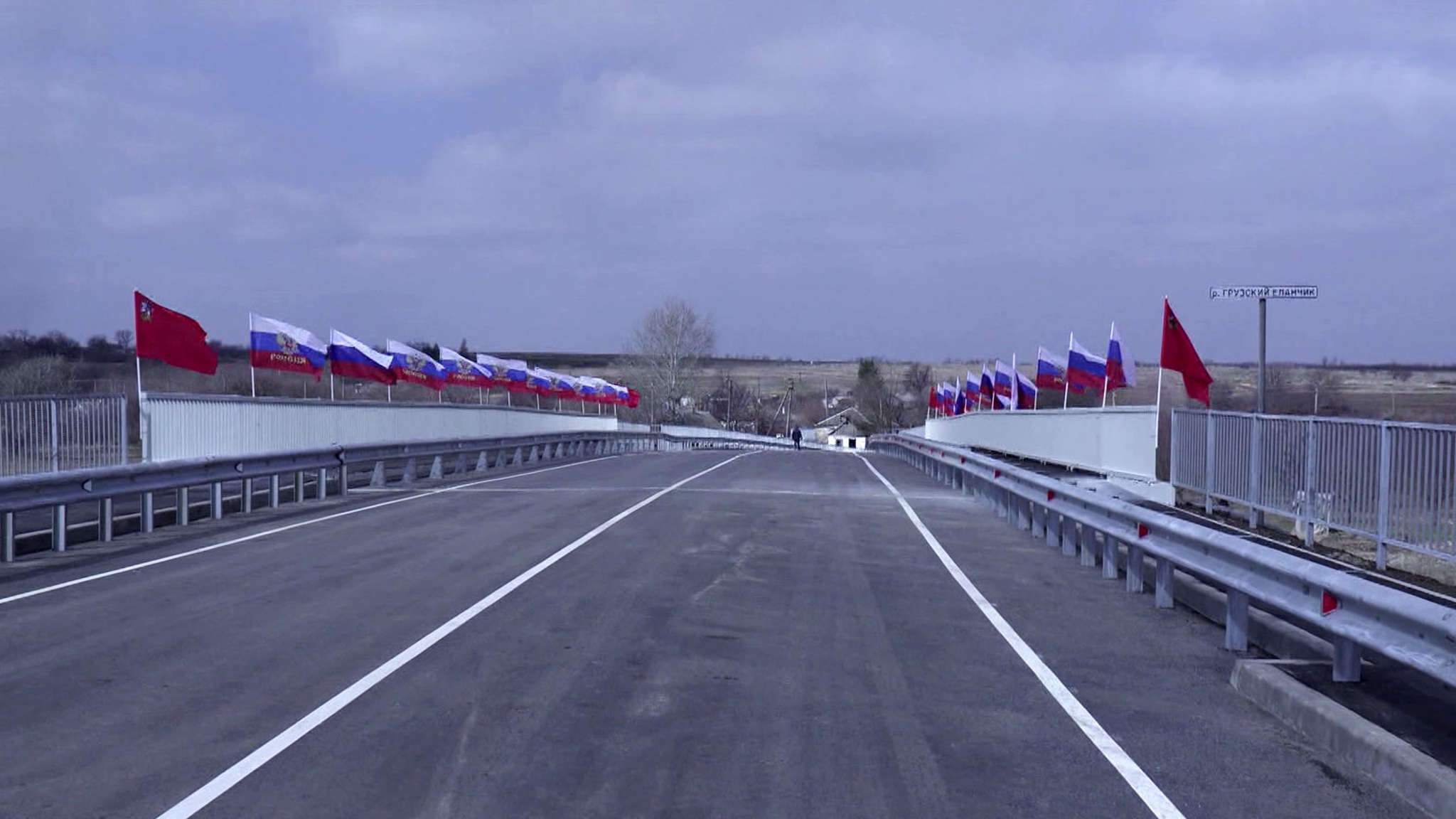 Подмосковные специалисты восстанавливают инфраструктуру в Мариуполе