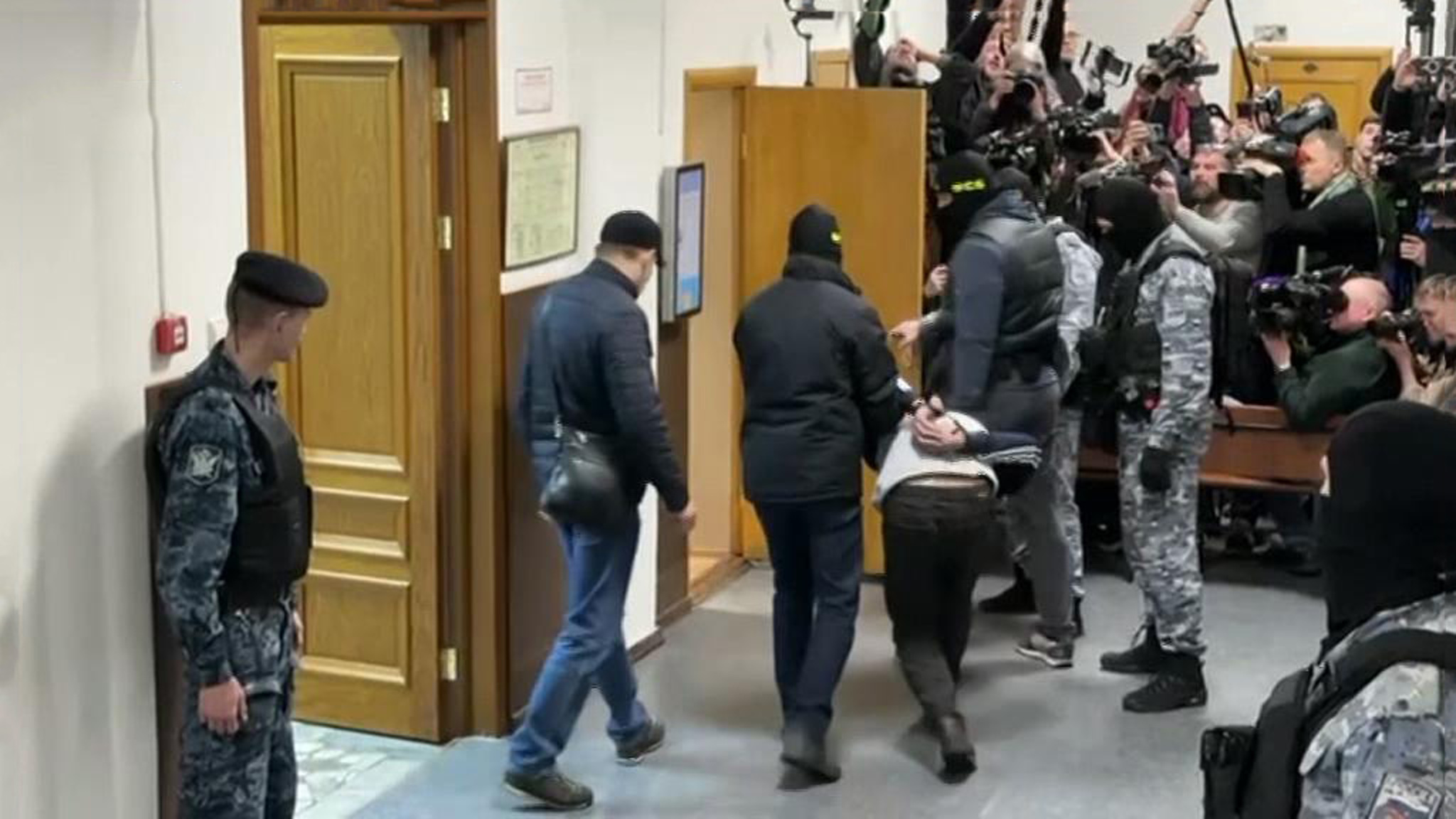 Арестованных могут привезти в "Крокус" на место преступления