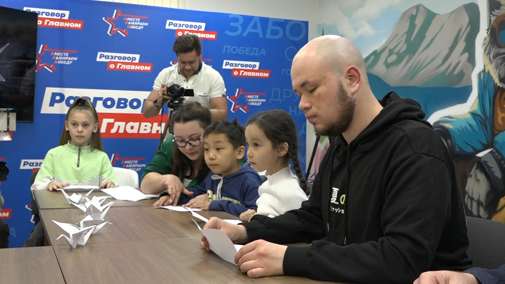Читинцы сделали бумажных журавлей в память о погибших в "Крокусе"
