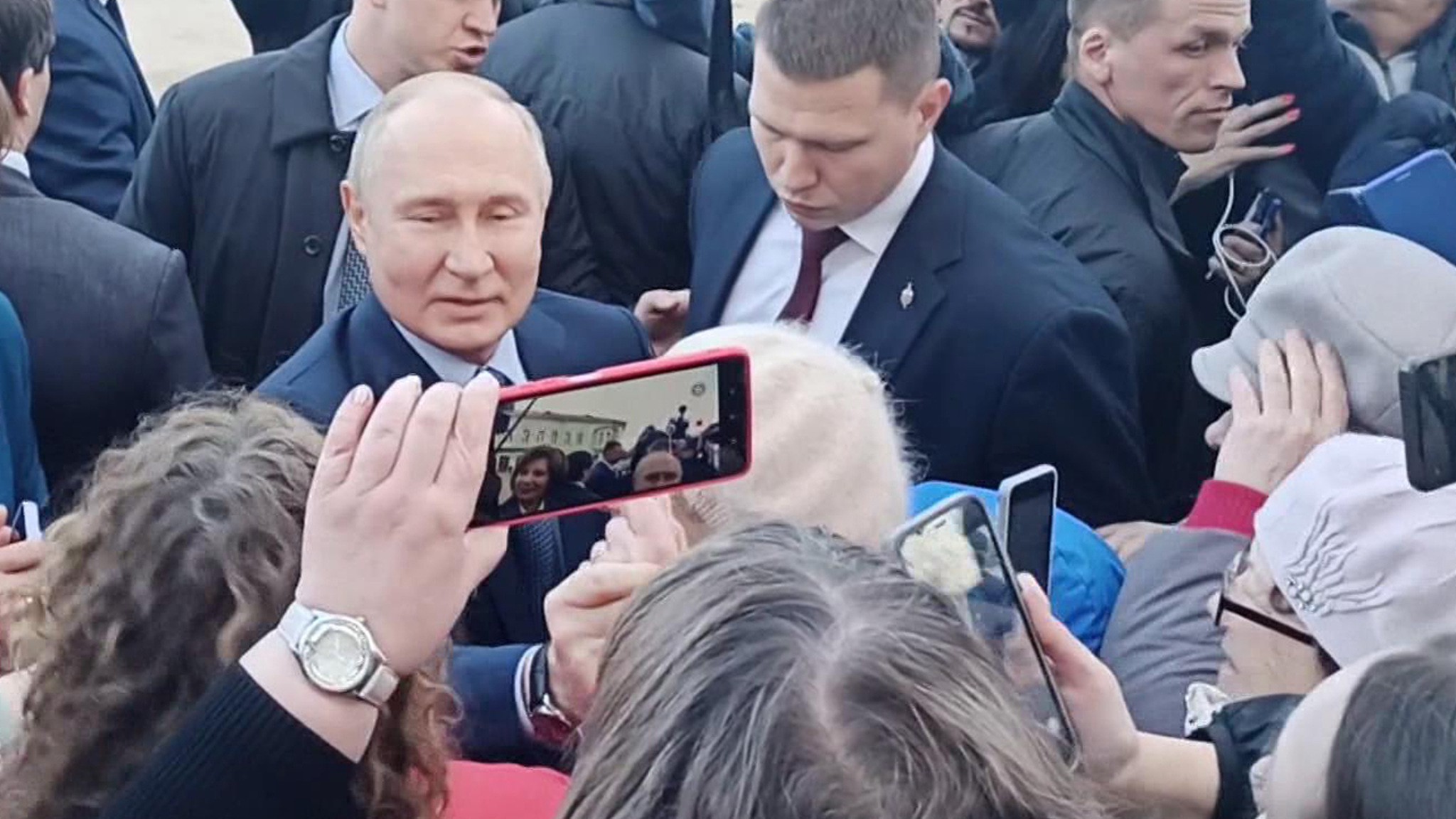 Путин после выборов начал поездки в регионы с Торжка