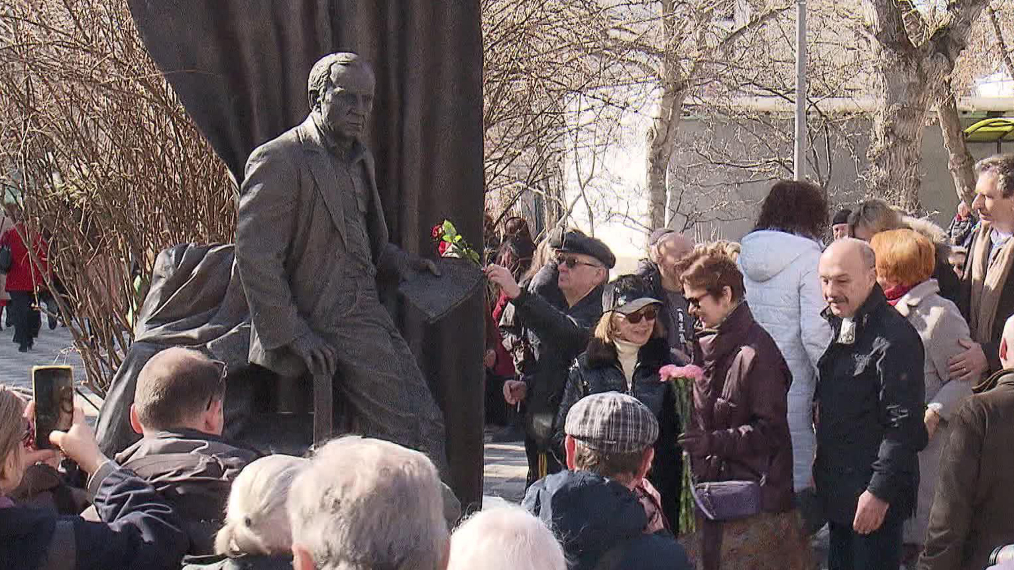 Памятник Михаилу Ульянову открыли в Москве