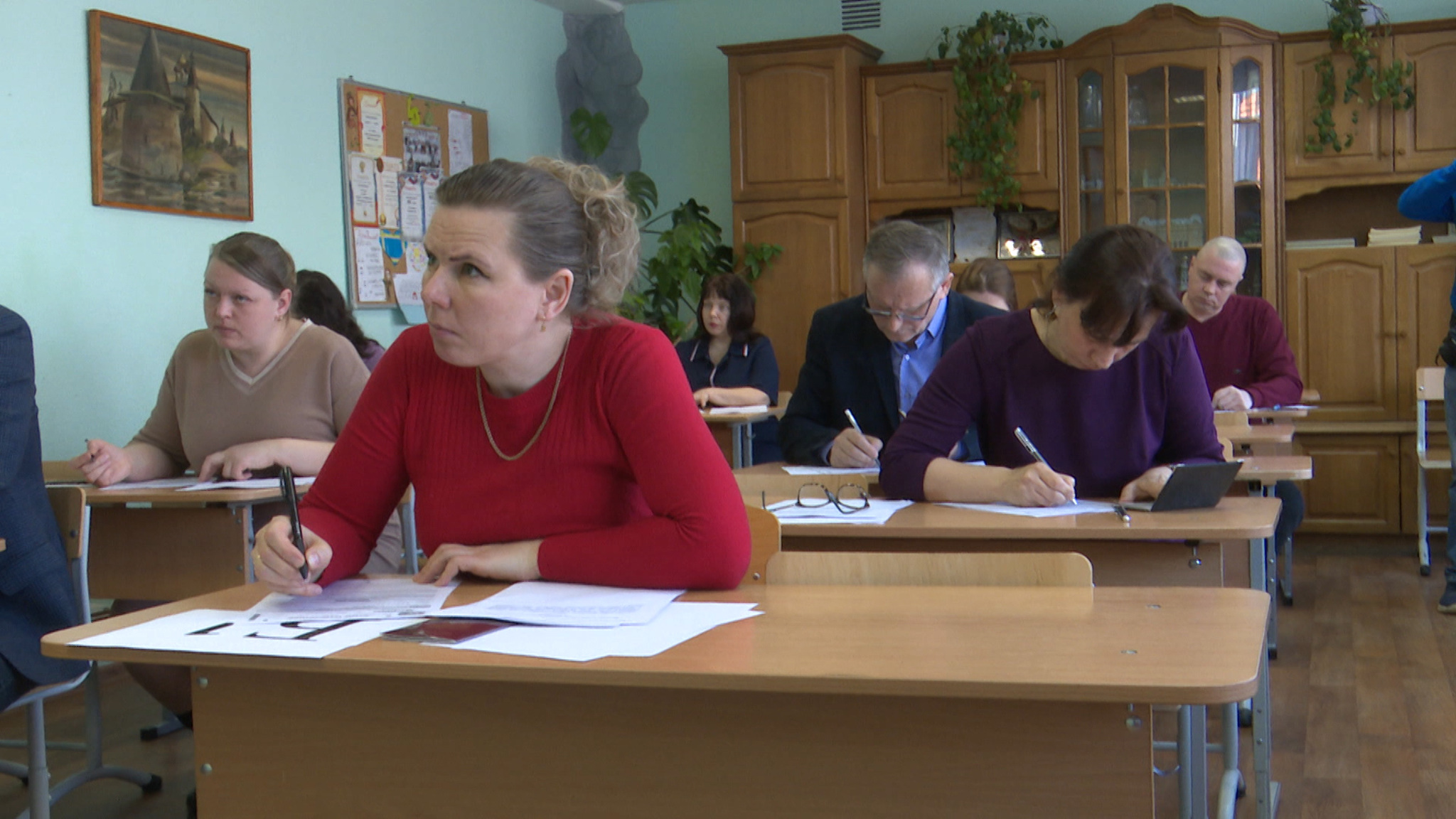 Убедились лично. Сегодня родители попробовали сдать ЕГЭ. «Вести» посмотрели, что из этого вышло
