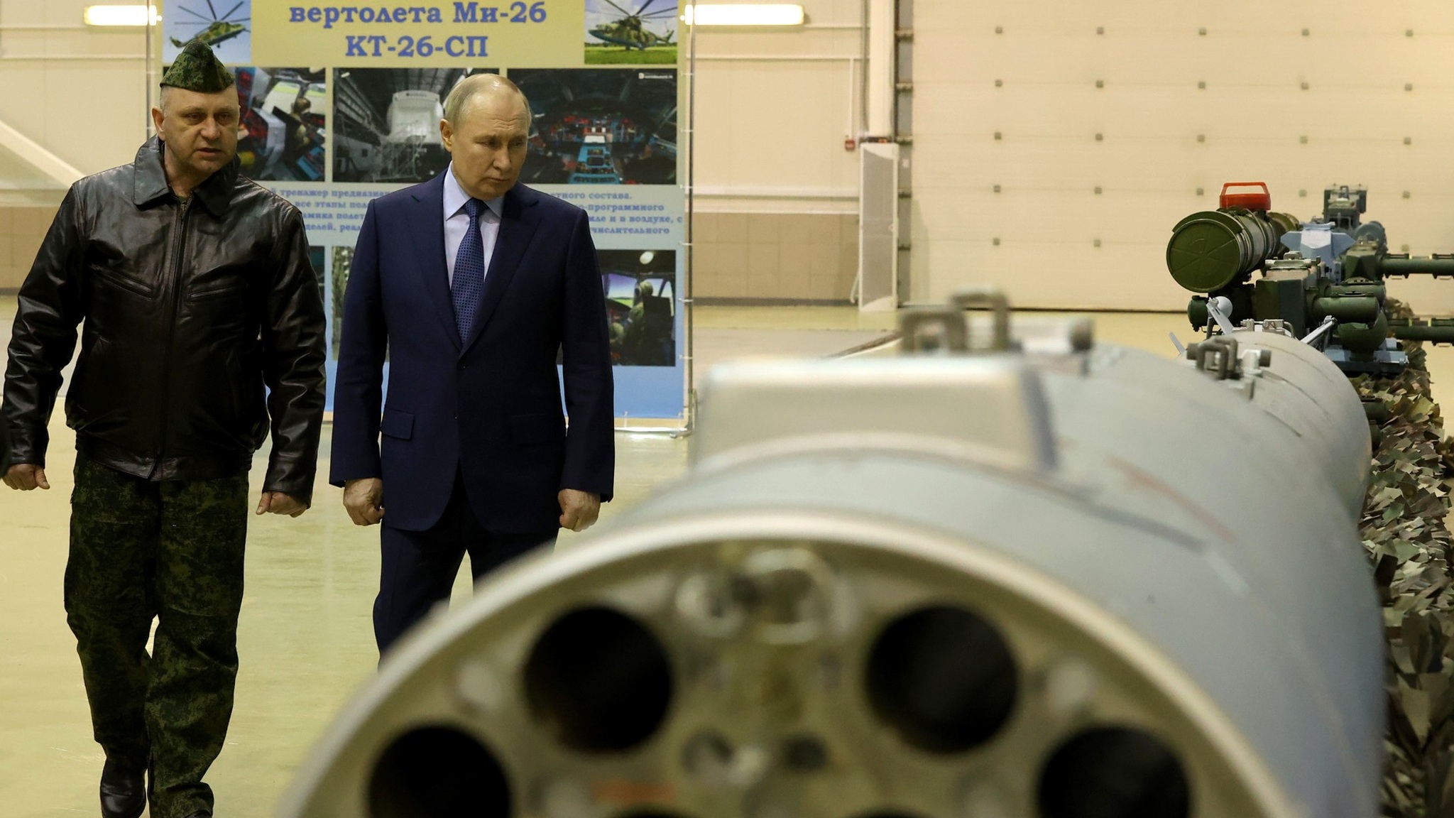 Владимир Путин пообщался с военными летчиками