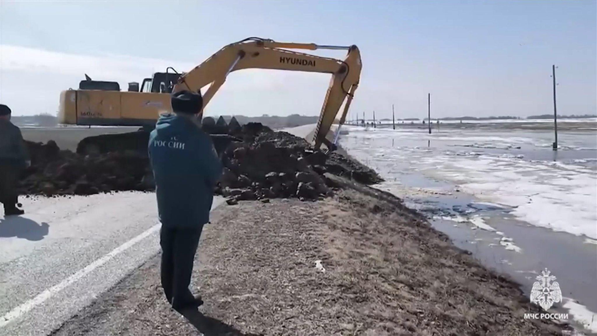 На Урале пытаются остановить разлив рек