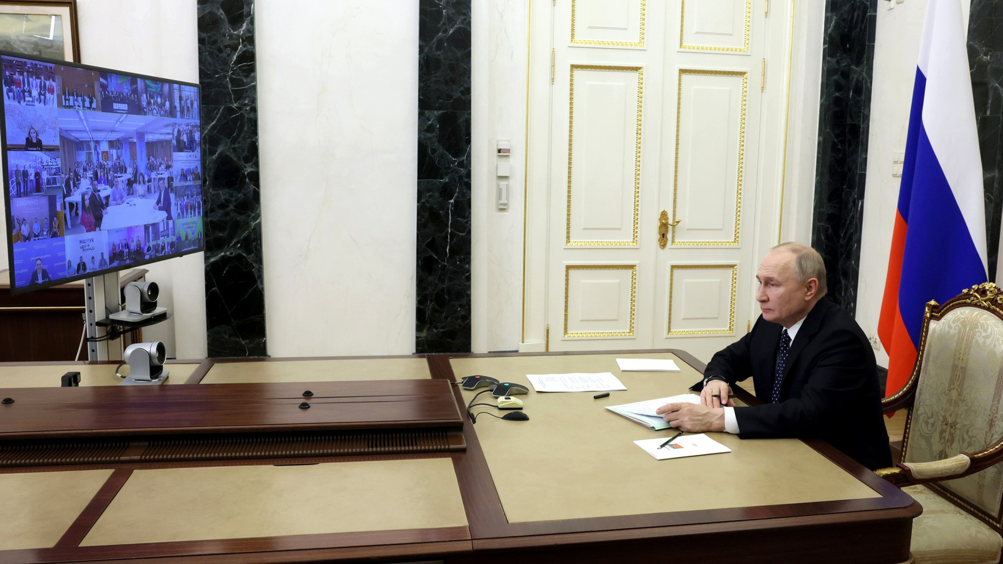 Путин похвалил отчет правительства в Госдуме
