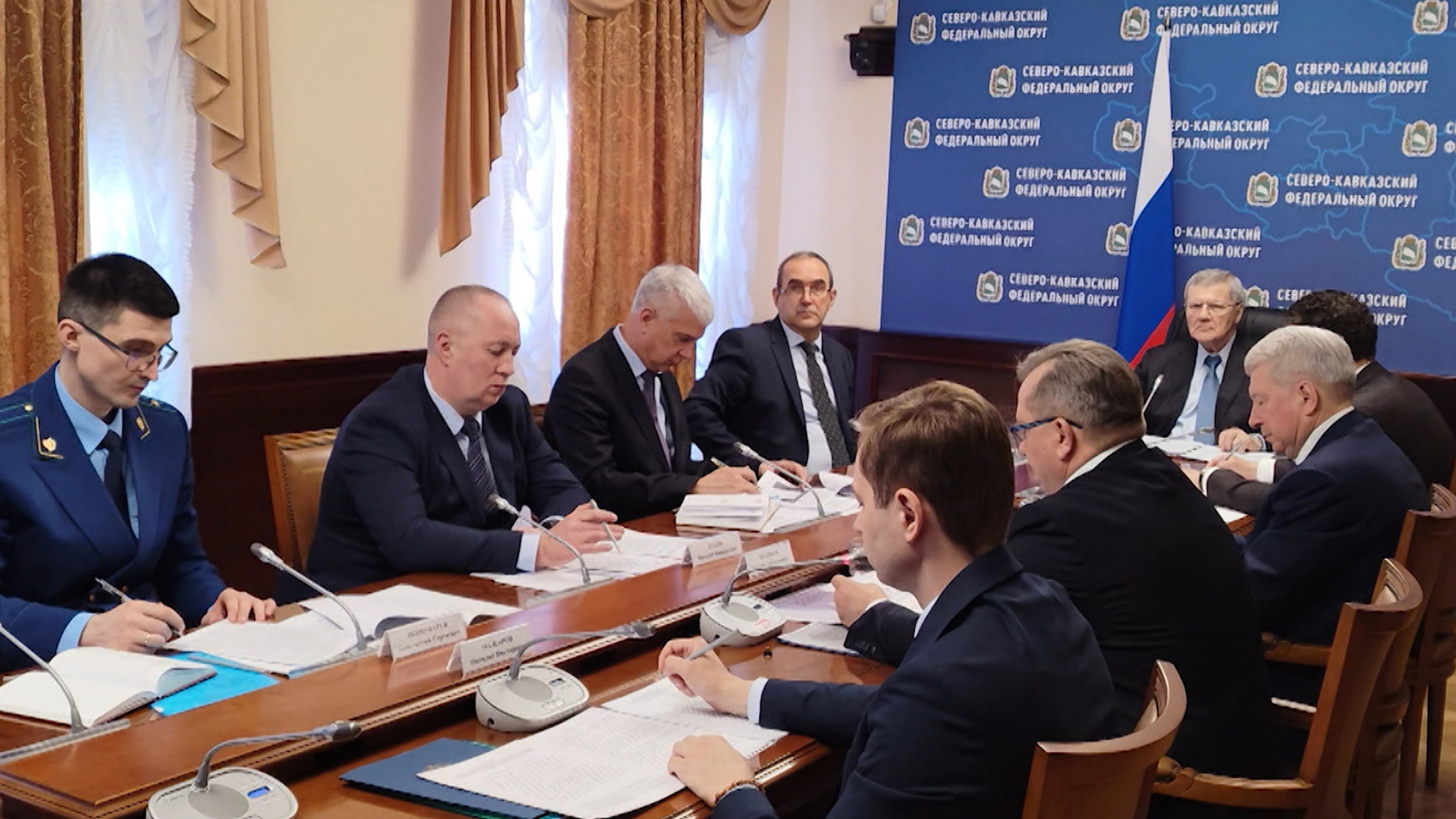 Юрий Чайка призвал пресекать мошенничество в ЖКХ, ТЭК и агропроме