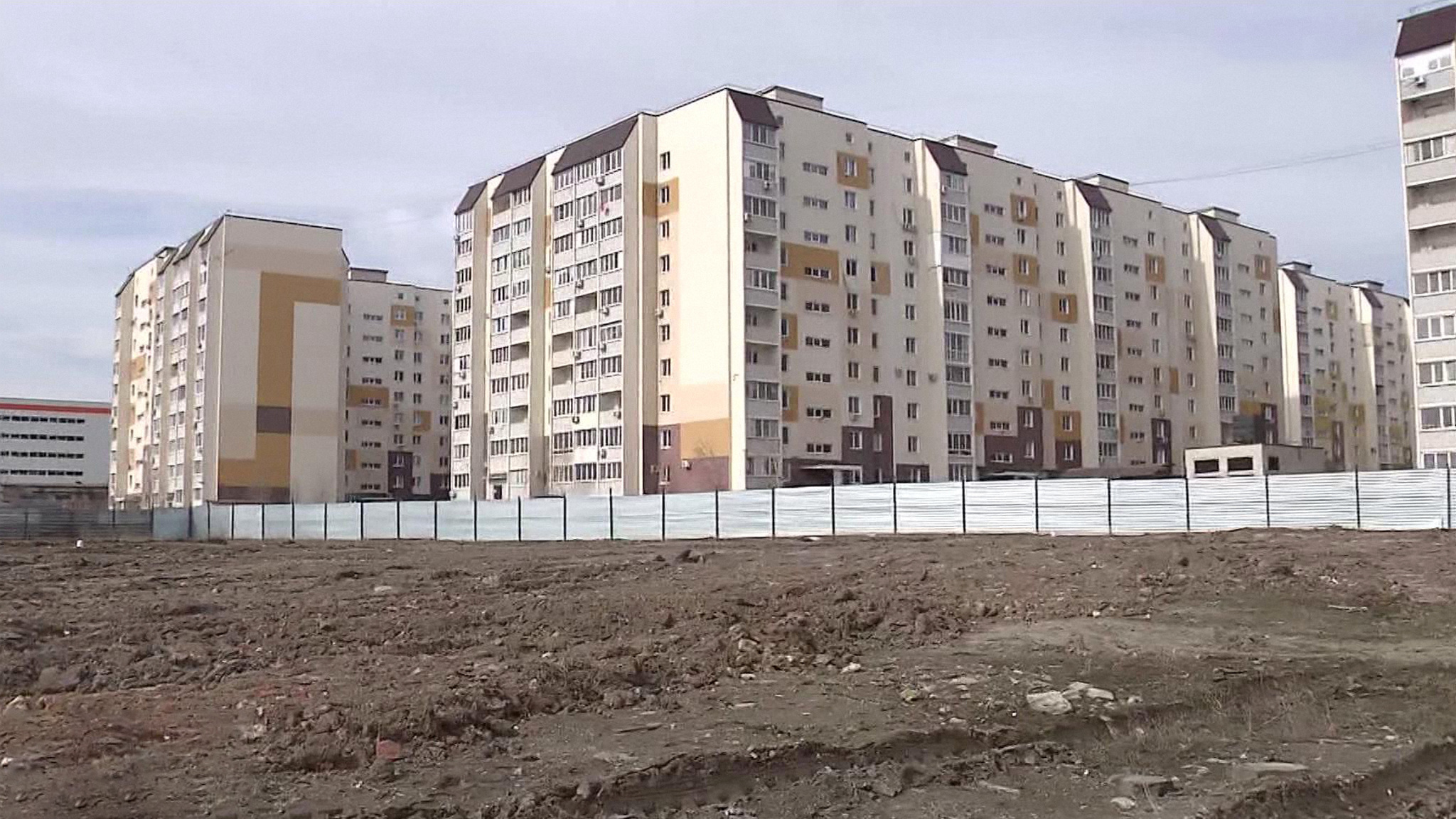 В Саратове жители микрорайона обратились в суд из-за застройщика