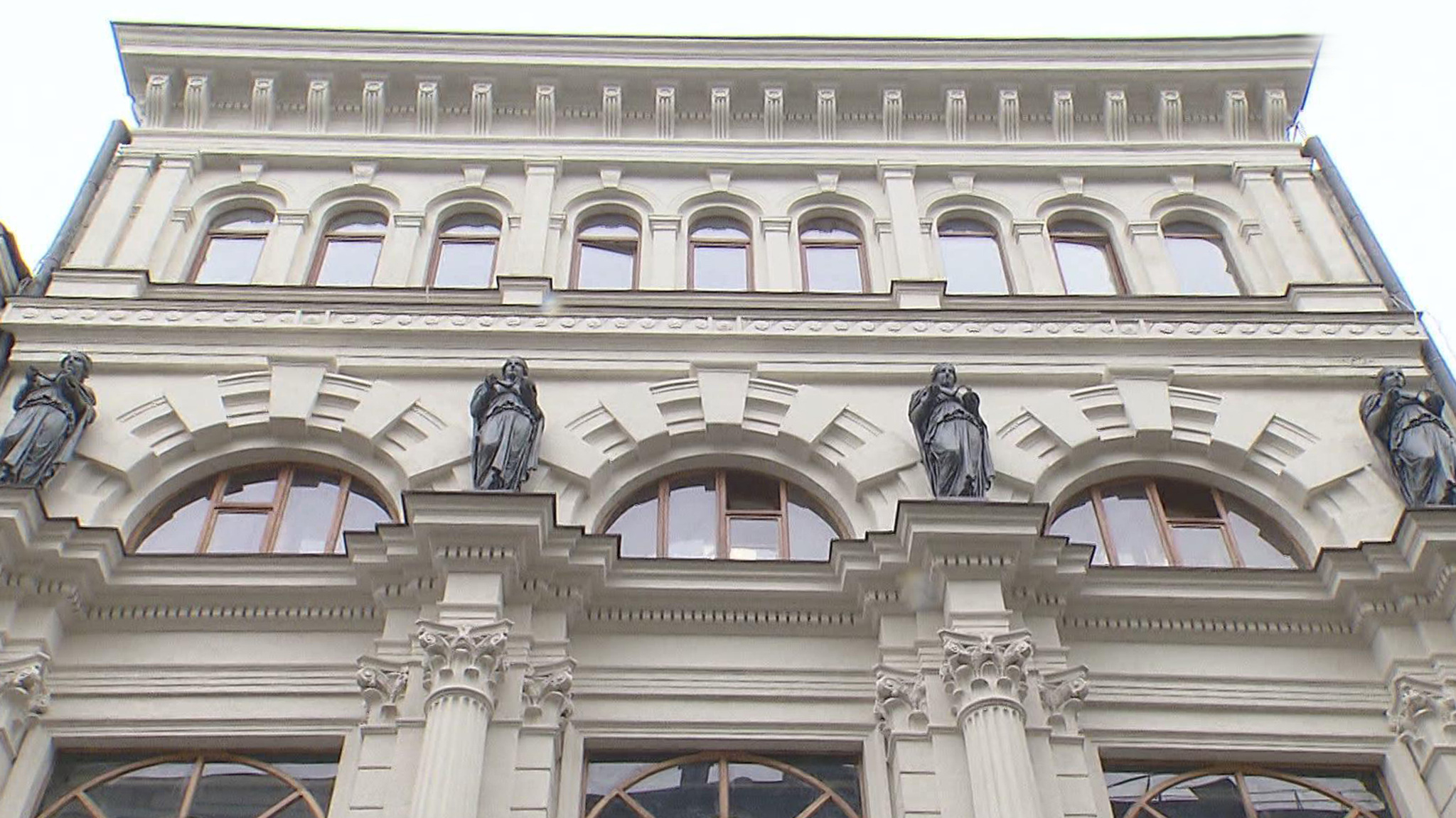 Горгулий со столичного ЦУМа приведут в порядок после неудачной реставрации 90-х
