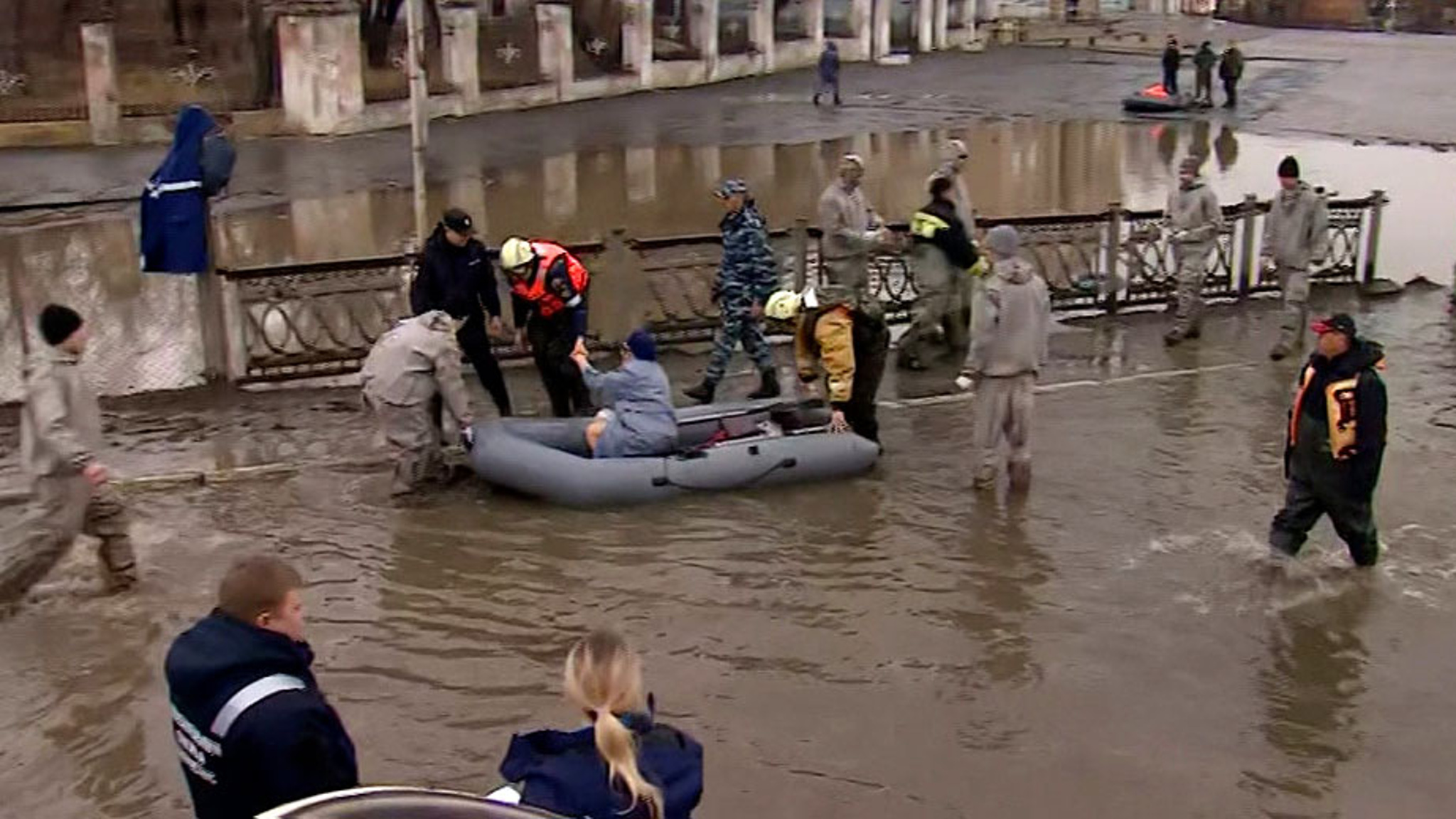 В Орске под воду ушло еще несколько улиц