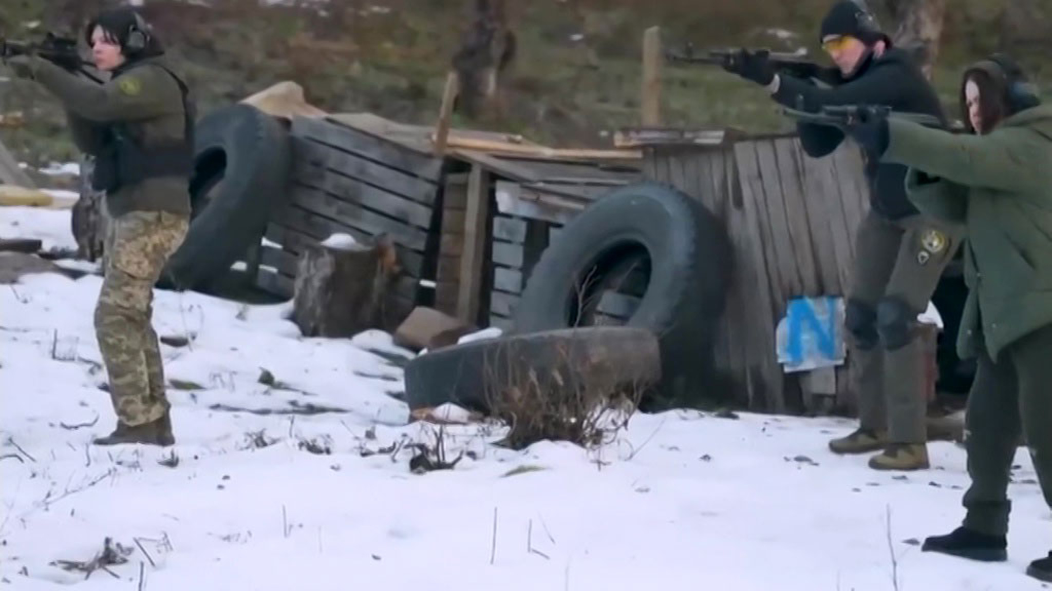 Киев хочет сделать военнообязанными всех женщин