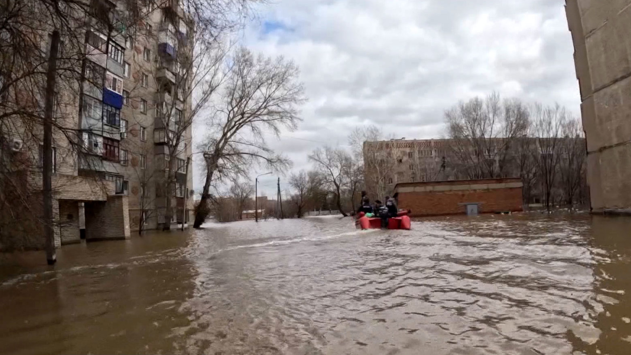 В Орске по-прежнему тяжелая обстановка
