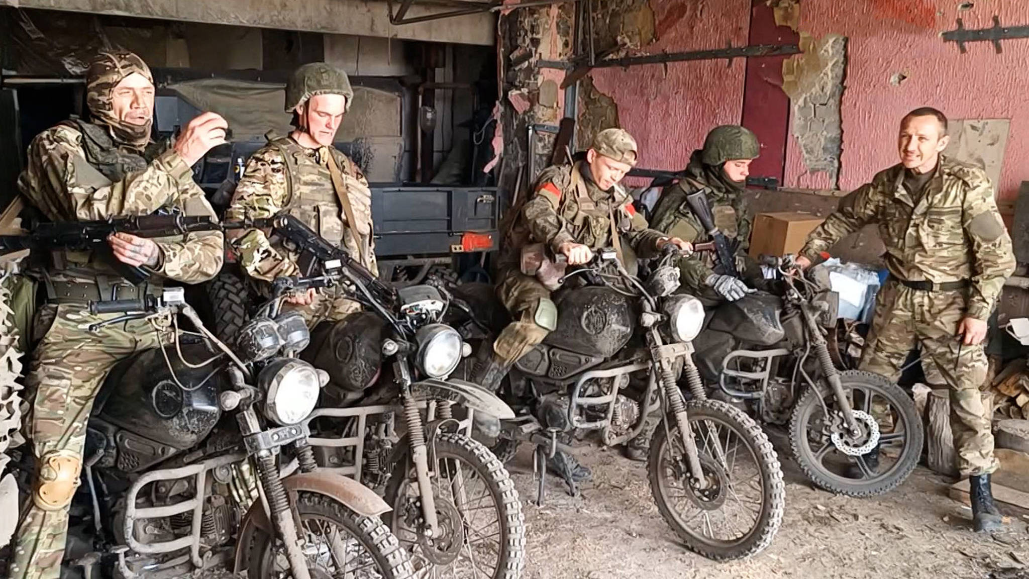Российские военные ударили по заводу "Коммунар" и порту в Затоке
