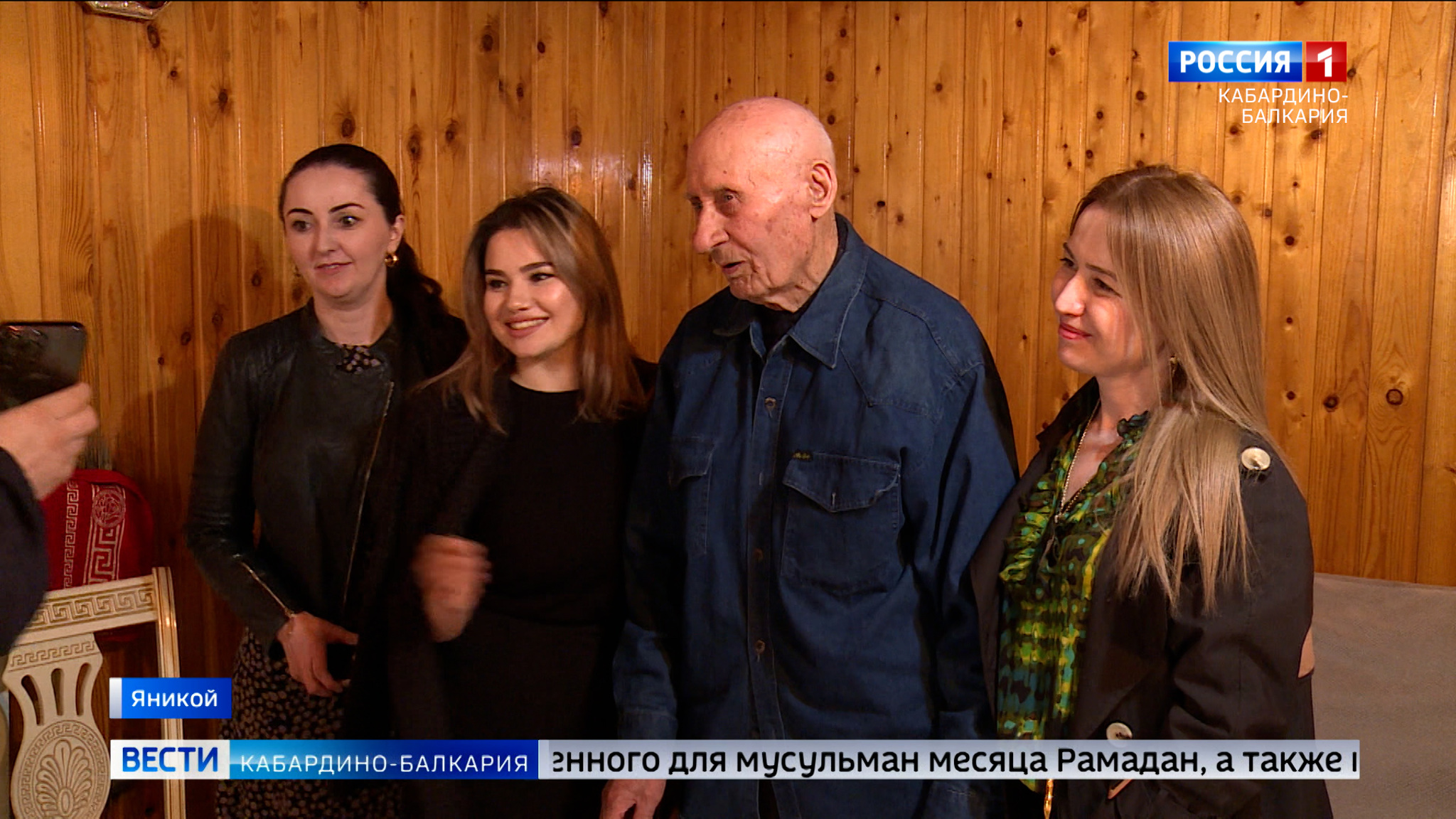 Представители мировых судей Чегемского района навестили ветерана Магомеда Хочуева