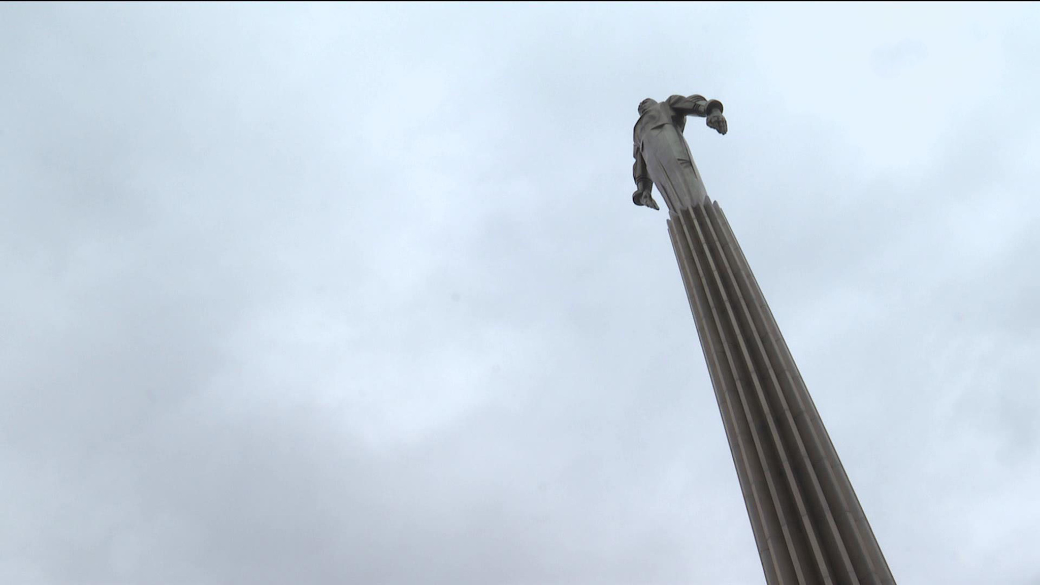 Как проходит реставрация памятника Юрию Гагарину в Москве
