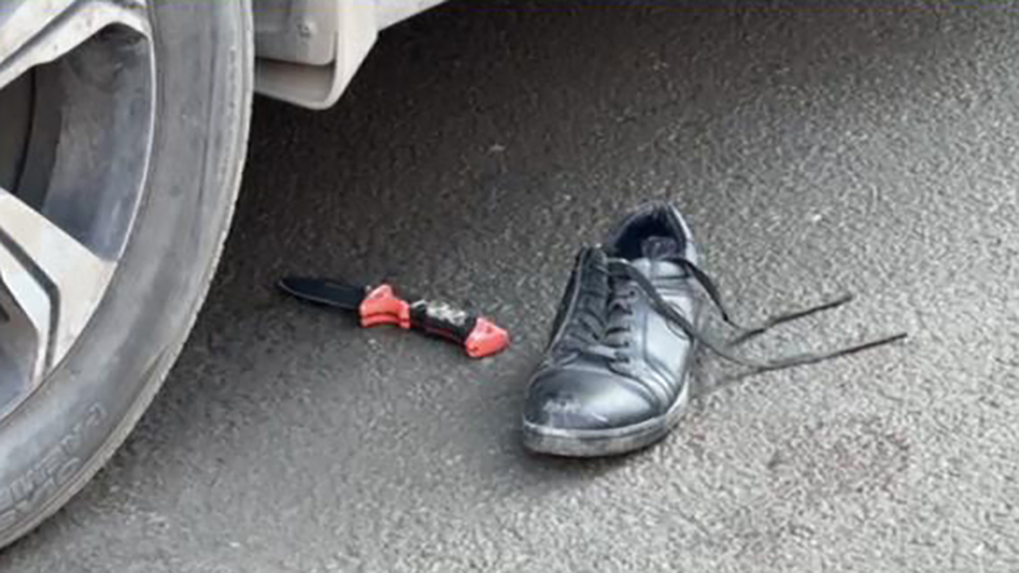 Напавший на полицейских с ножом мужчина в Уфе был в измененном сознании