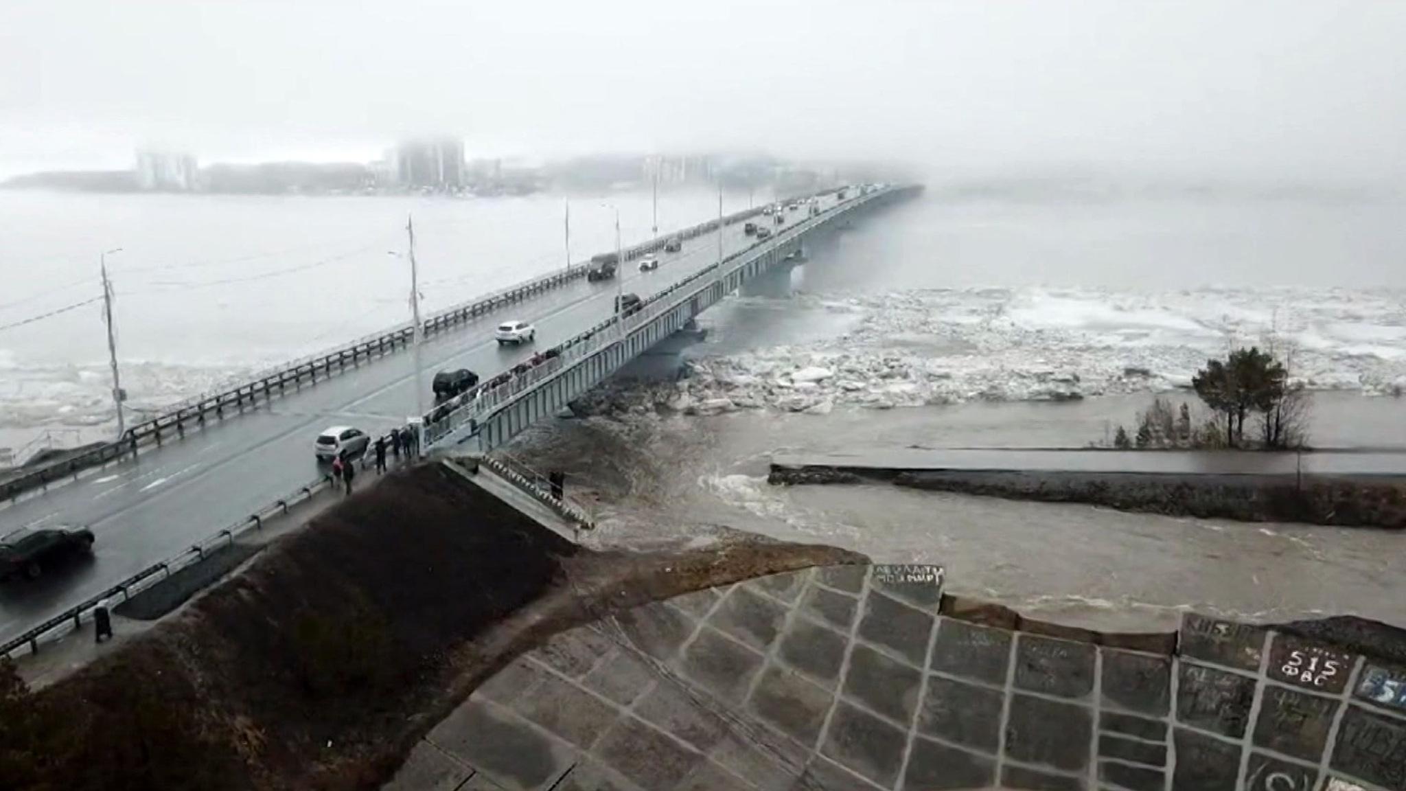 Уровень воды в реке Томь продолжает расти