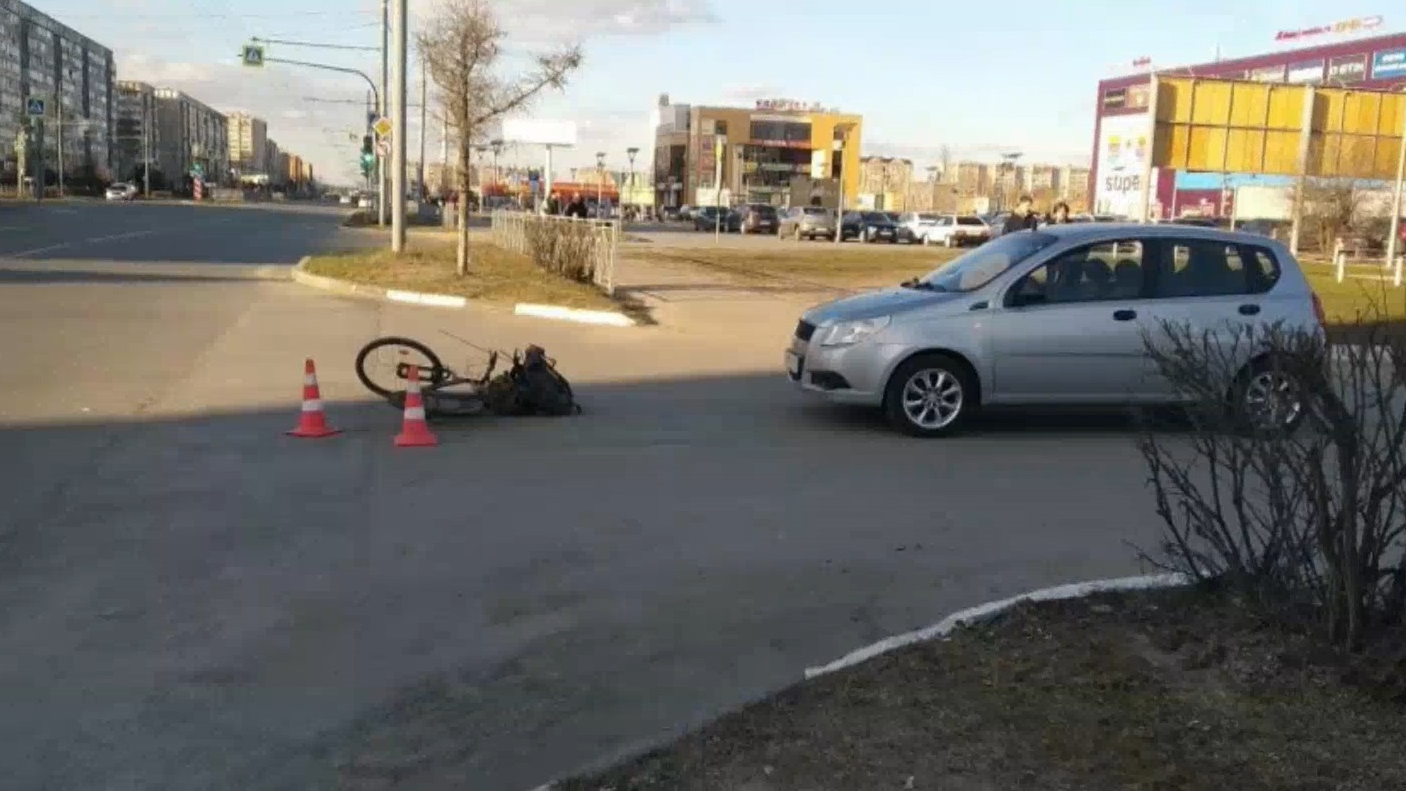 В Йошкар-Оле нетрезвый велосипедист угодил под колёса иномарки