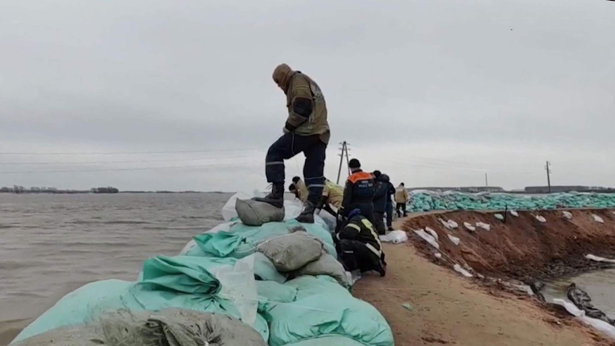 В Курганской области уровень воды в реке Тобол превысил 10 метров