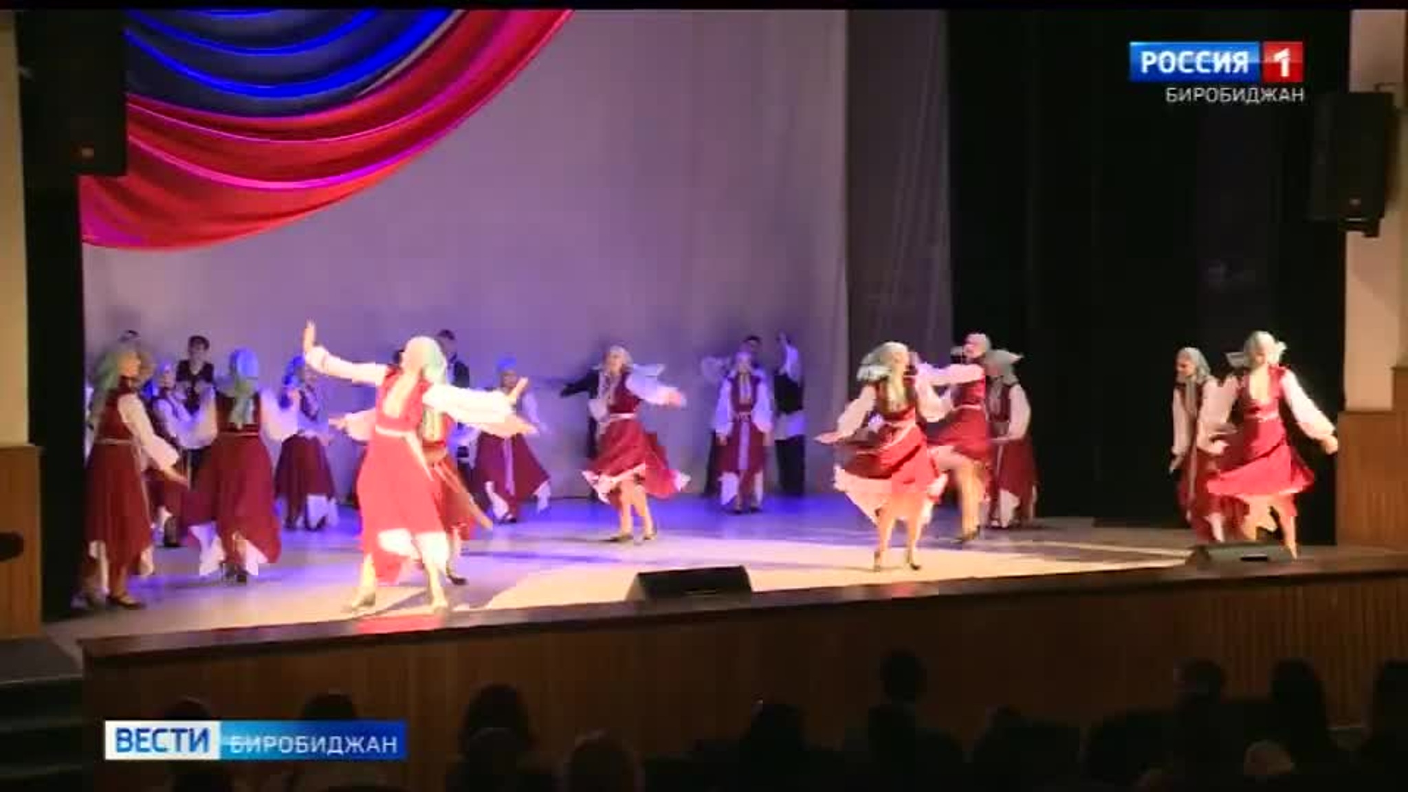 Народный ансамбль "Овация" выступил с отчетным концертом