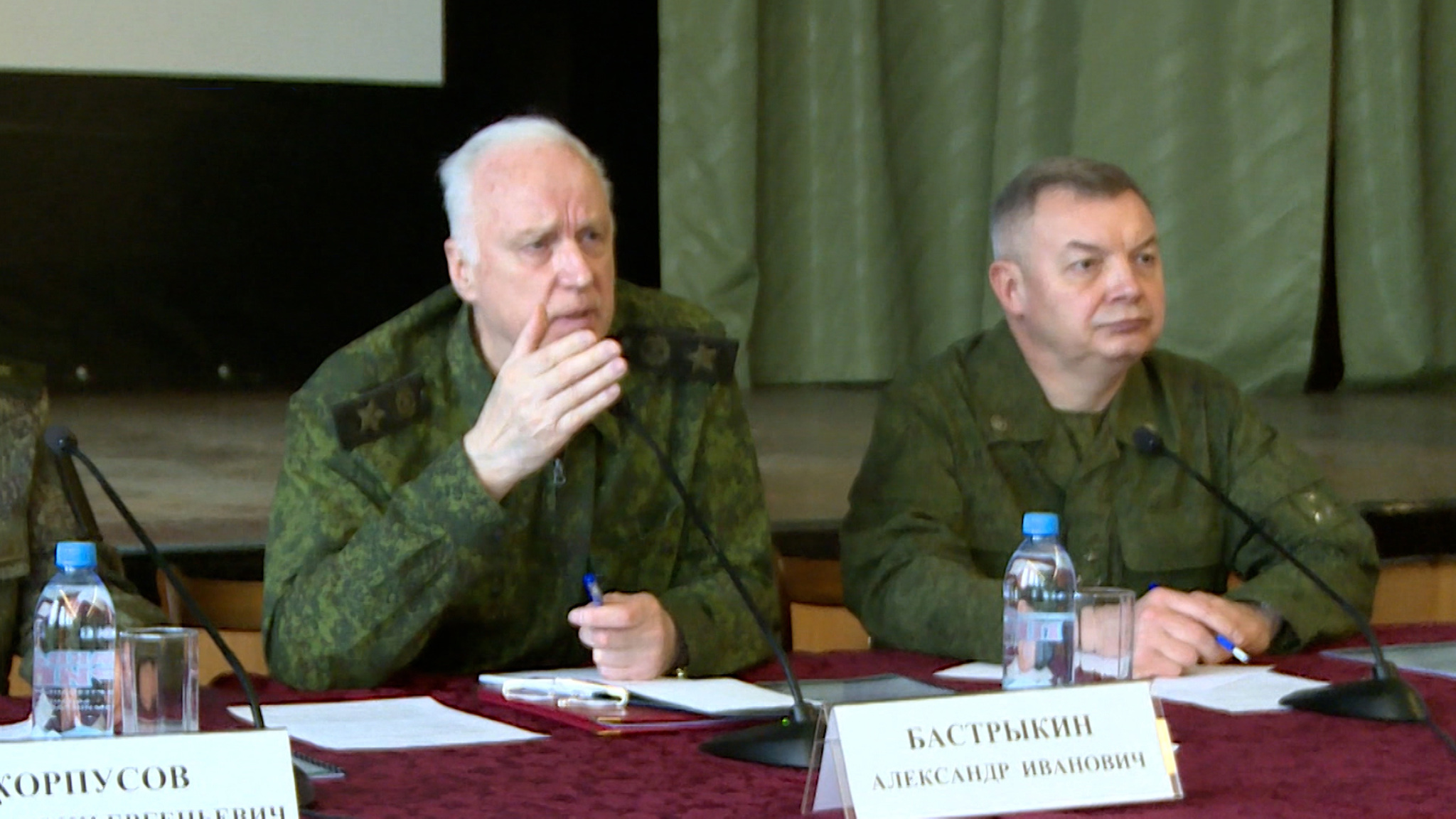 Александр Бастрыкин пообщался в госпитале с ранеными бойцами
