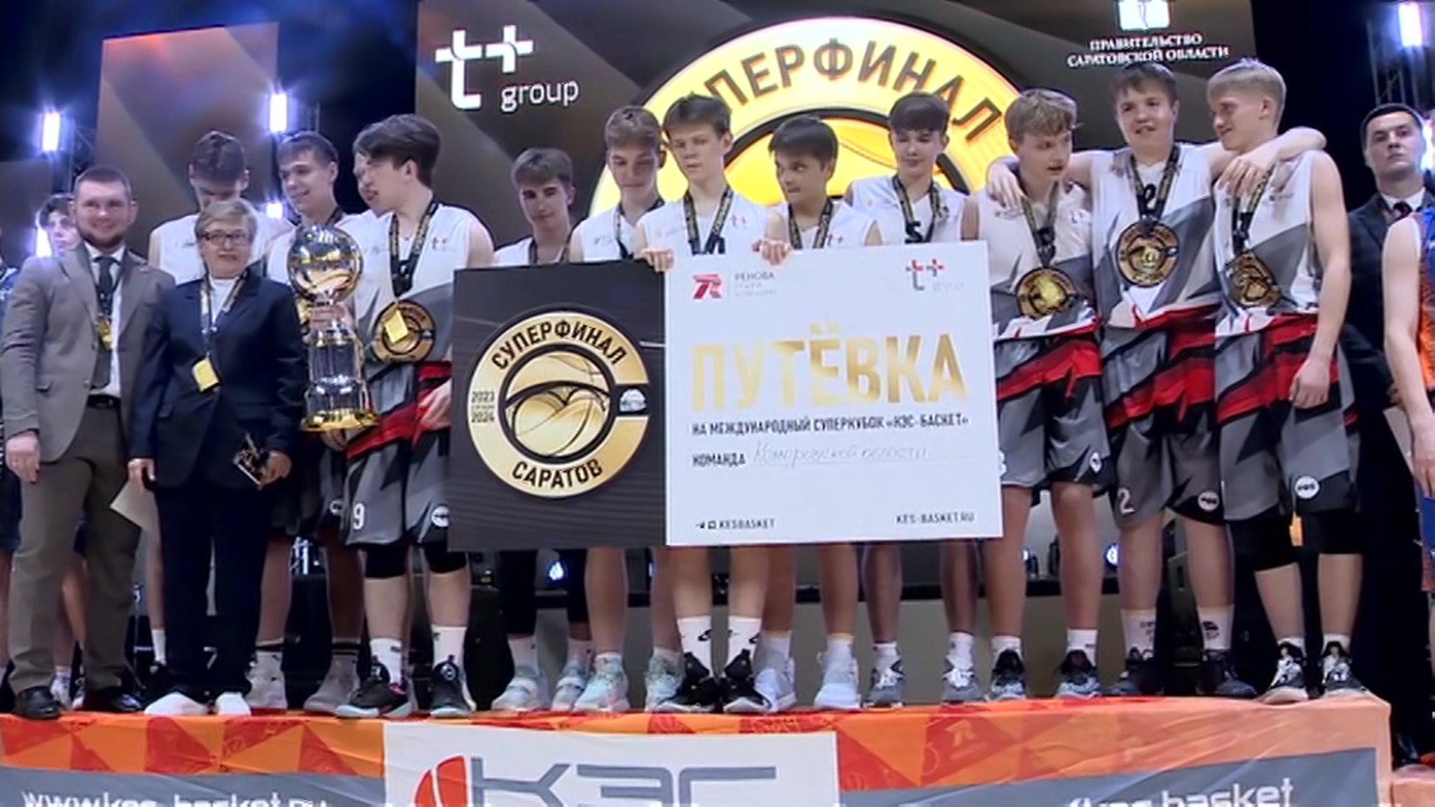 В Саратове определились чемпионы и чемпионки Школьной баскетбольной лиги