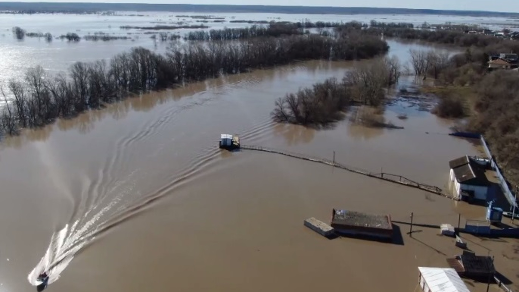 Большая вода идет еще в два района Тюменской области