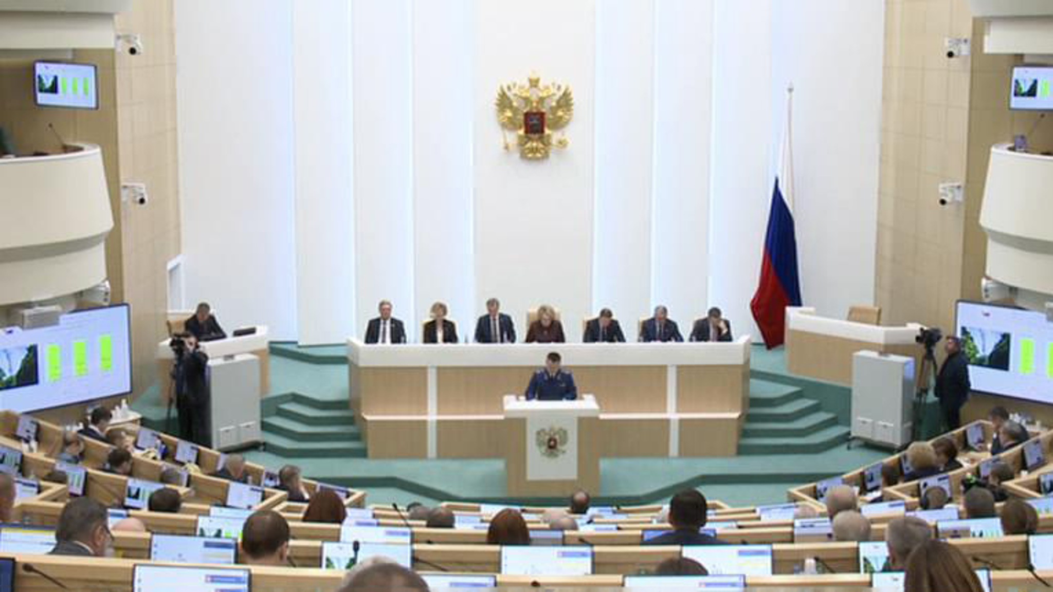 Генпрокурор России выступил перед сенаторами