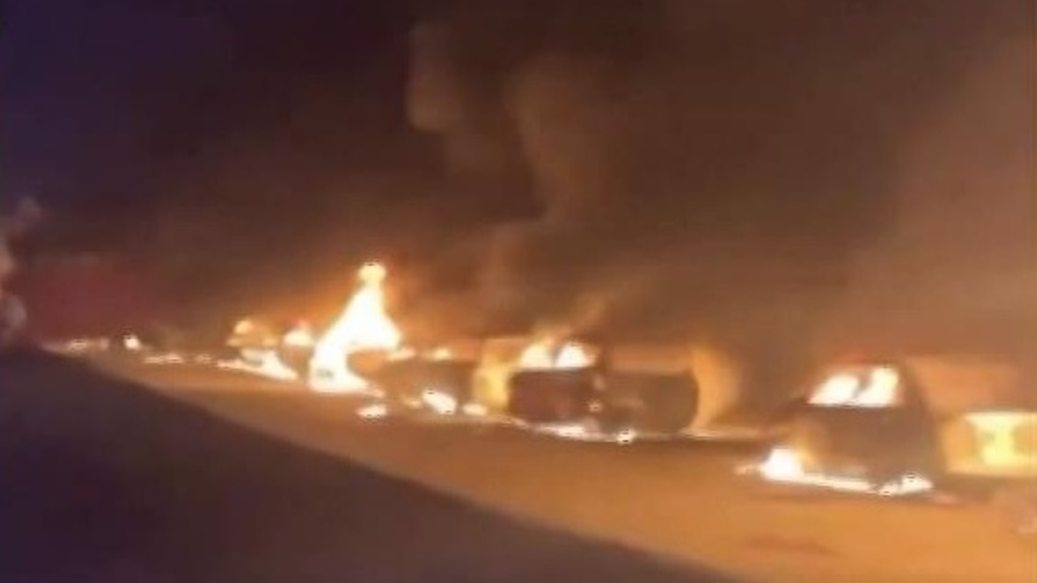 В пробке на трассе в Нигерии взорвались бензовозы