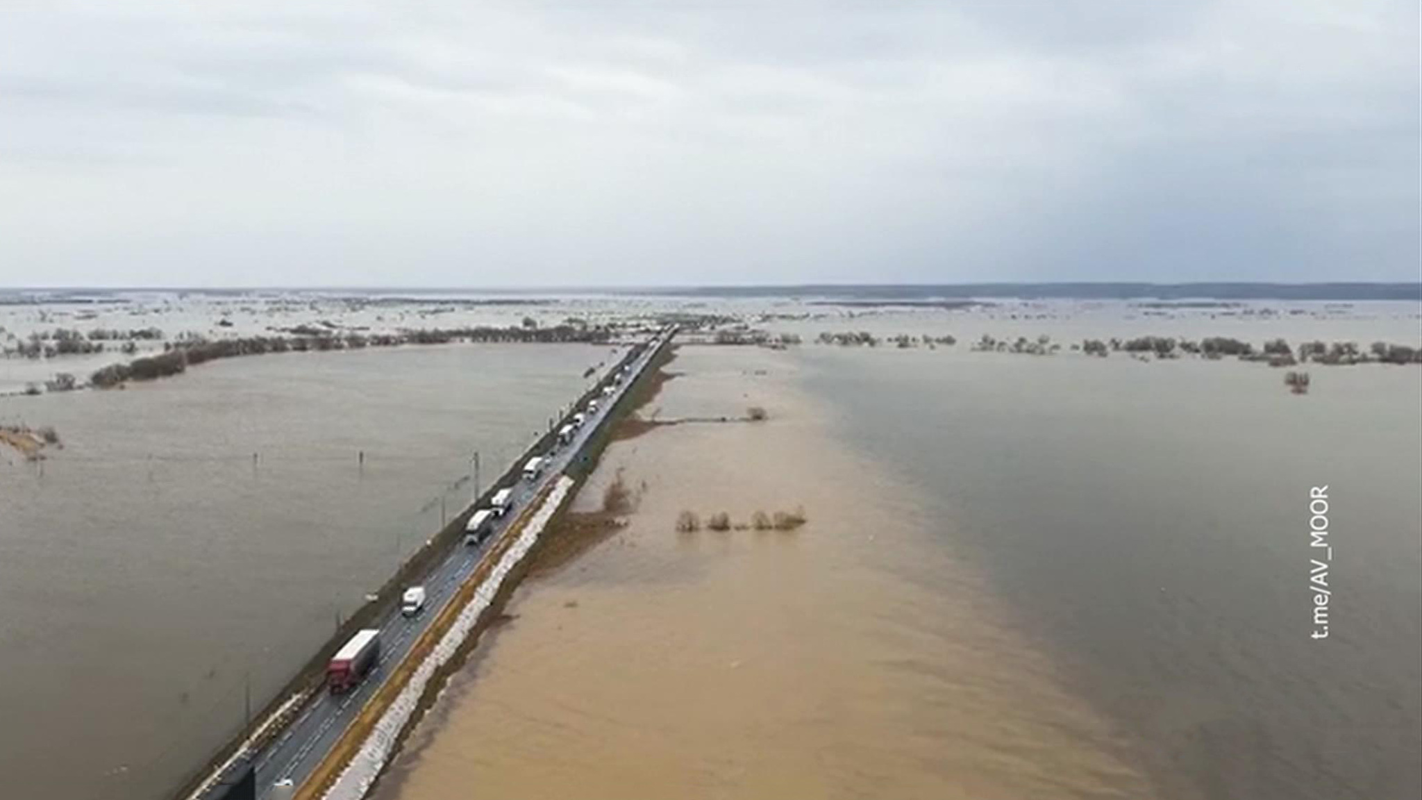 Уровень воды в реке Ишим превысил отметку в 12 метров