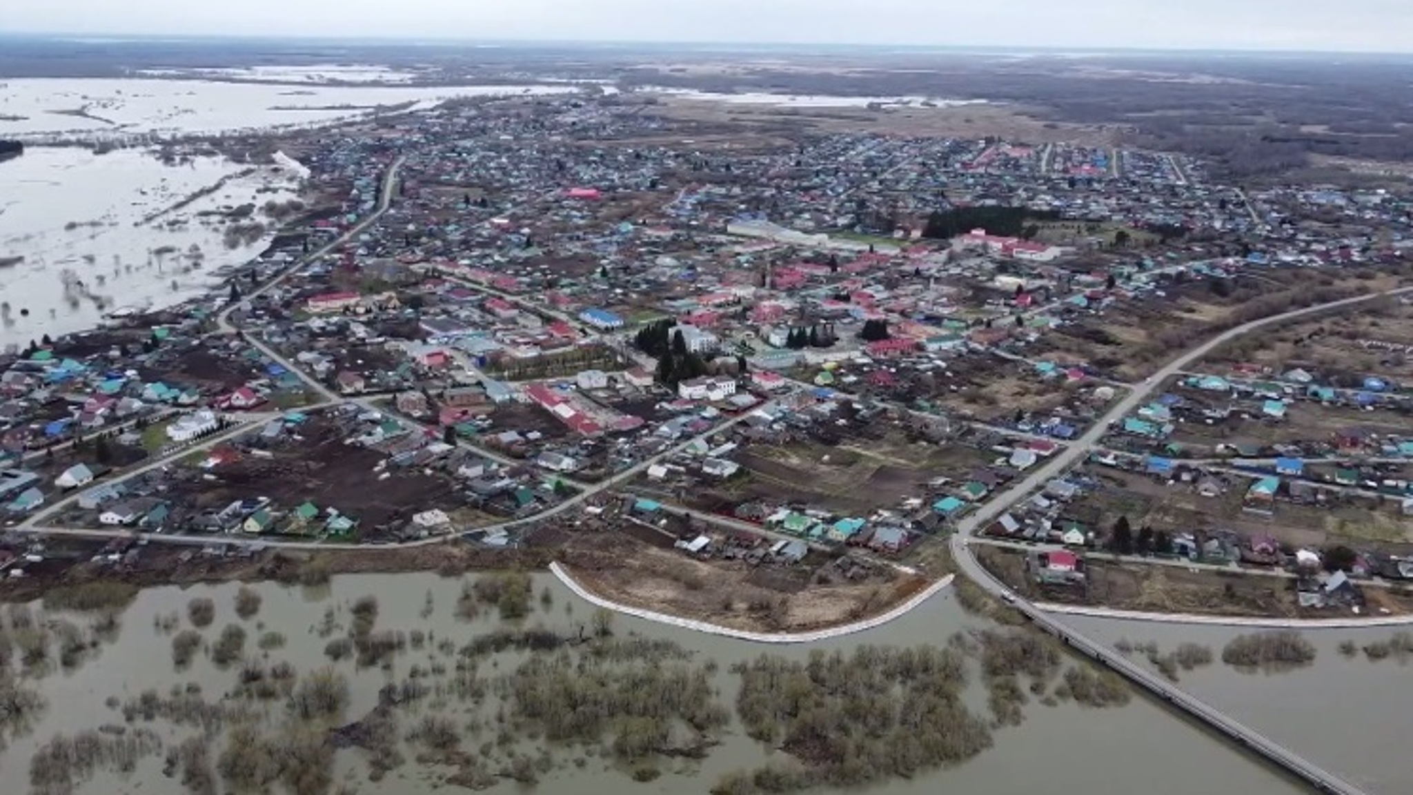 Порядка 900 домов и 30 участков дорог подтоплено в Тюменской области