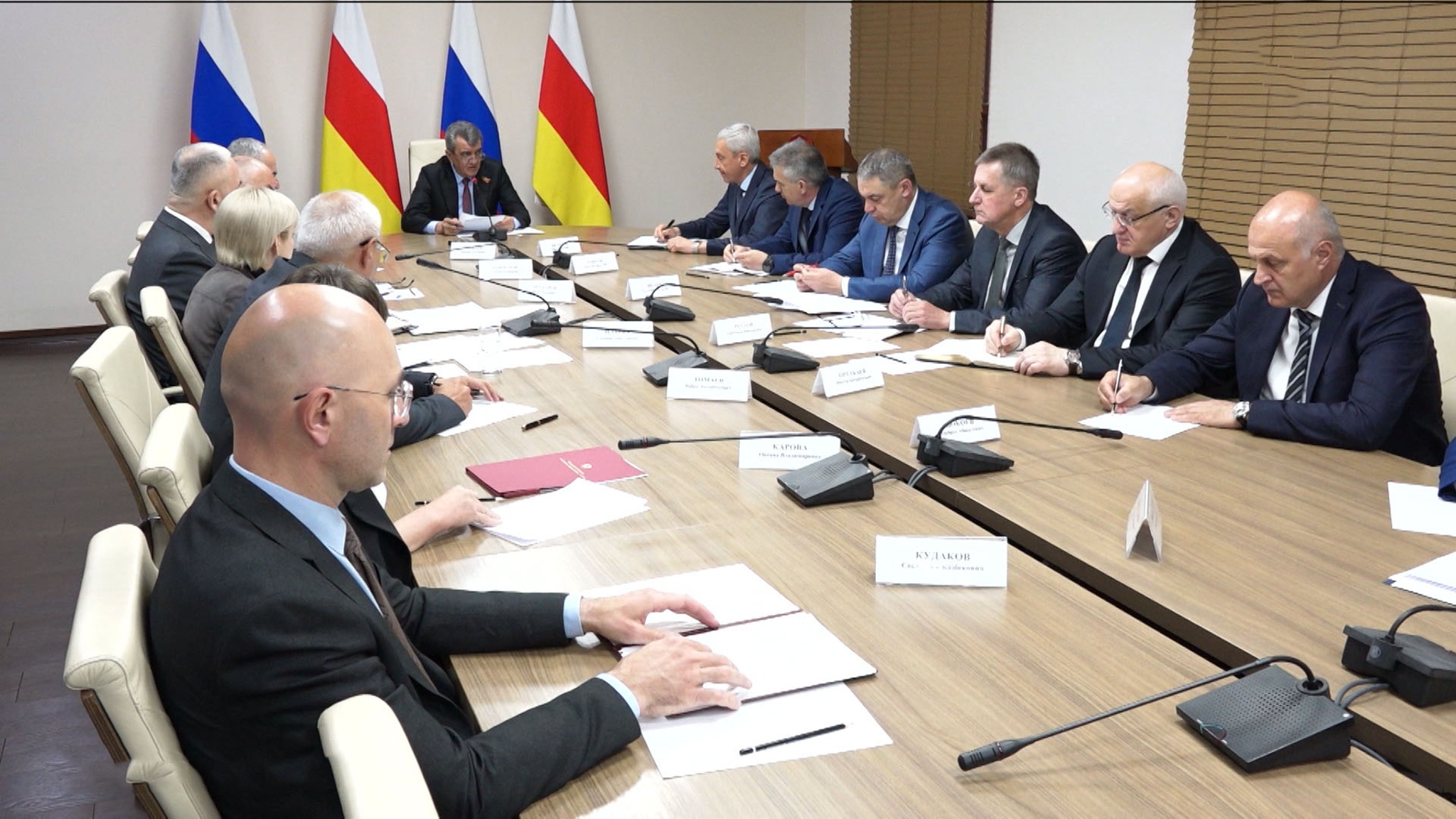 Аппаратное совещание: эпидобстановка, работа общественного транспорта и республиканской градобойни