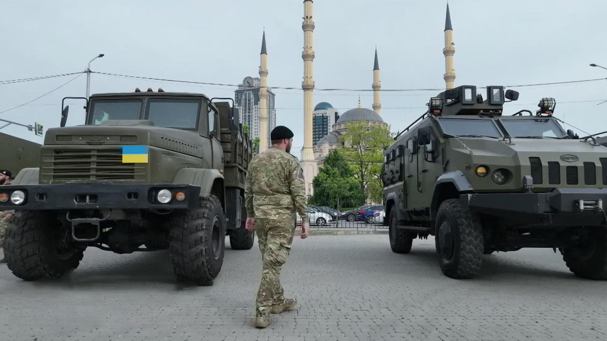В центре Грозного открылась выставка трофейной техники