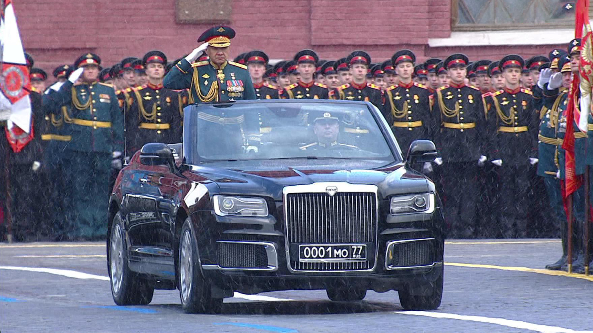Министр обороны Шойгу совершил объезд войск