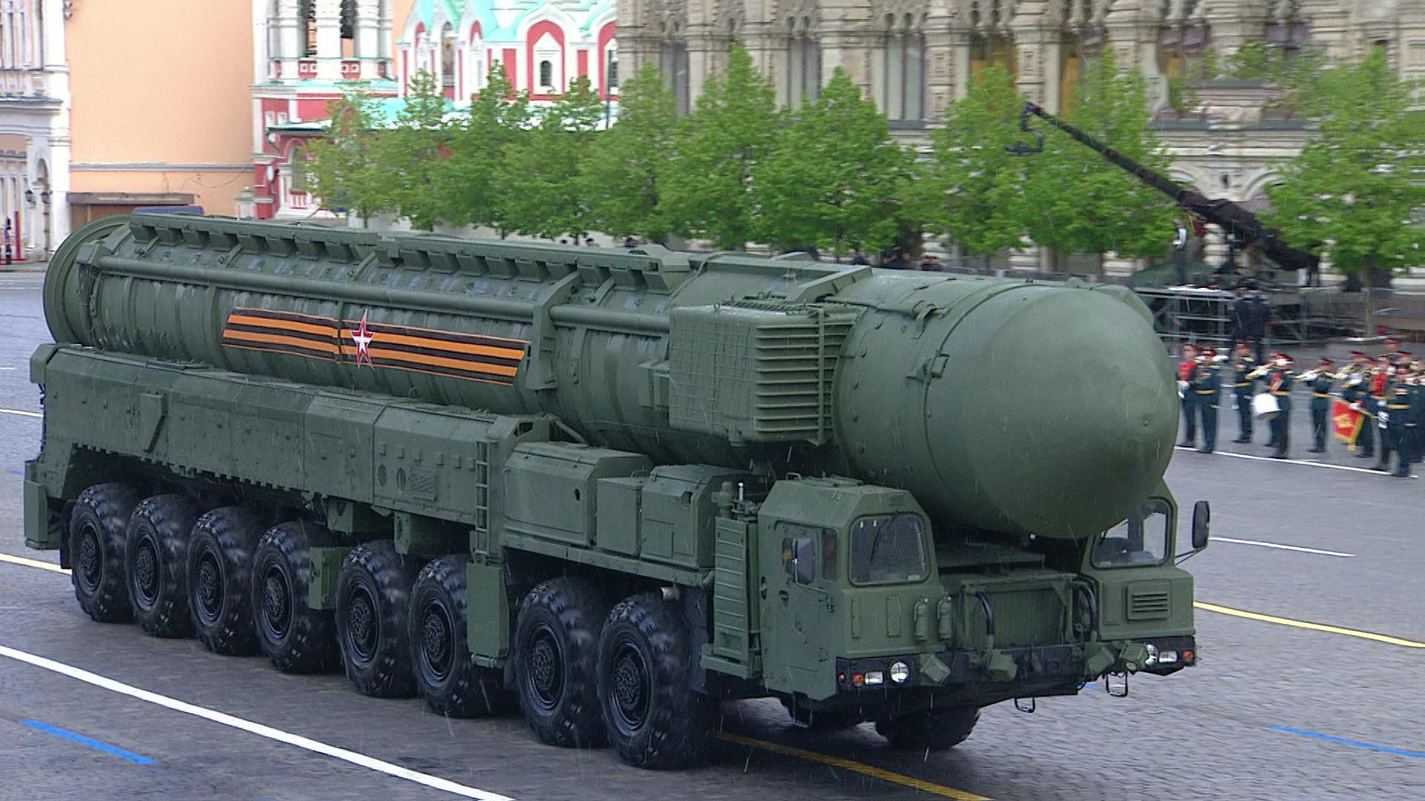Прохождение колонны военной техники