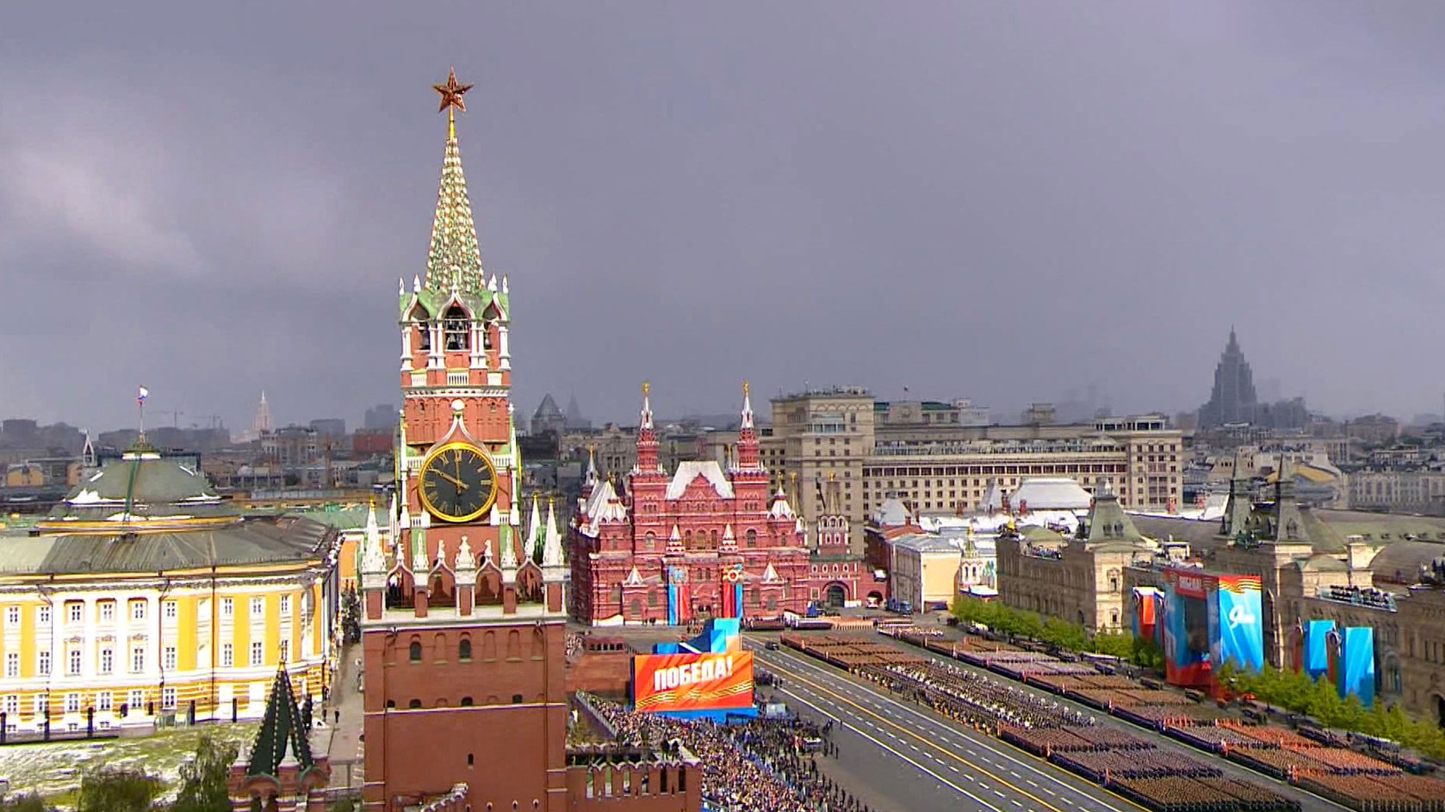 Парад на Красной площади объединил ветеранов и новое поколение фронтовиков-героев