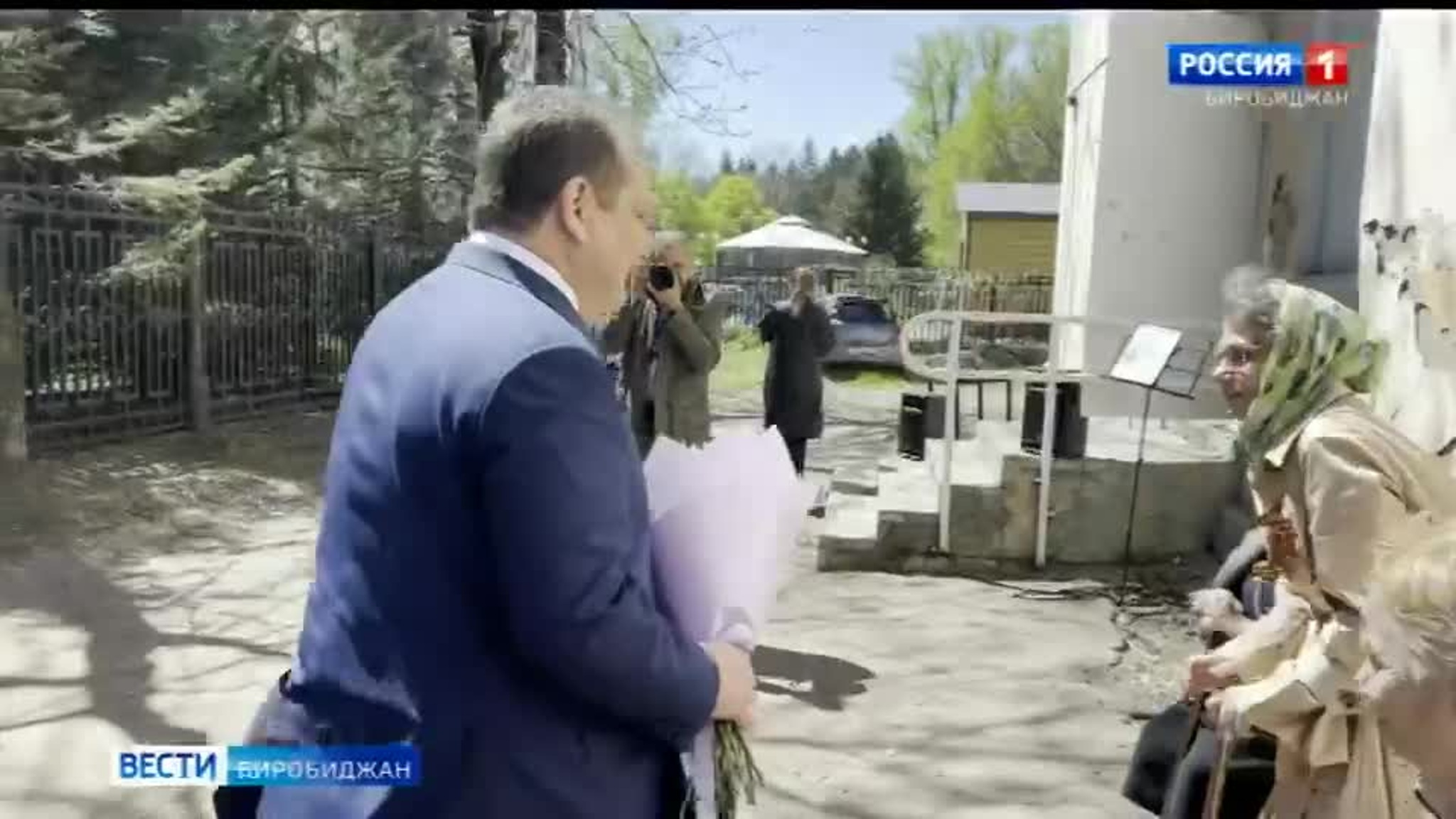 Труженицу тыла Анну Иосифовну Цымбал с праздником Победы поздравили губернатор и руководители силовых структур