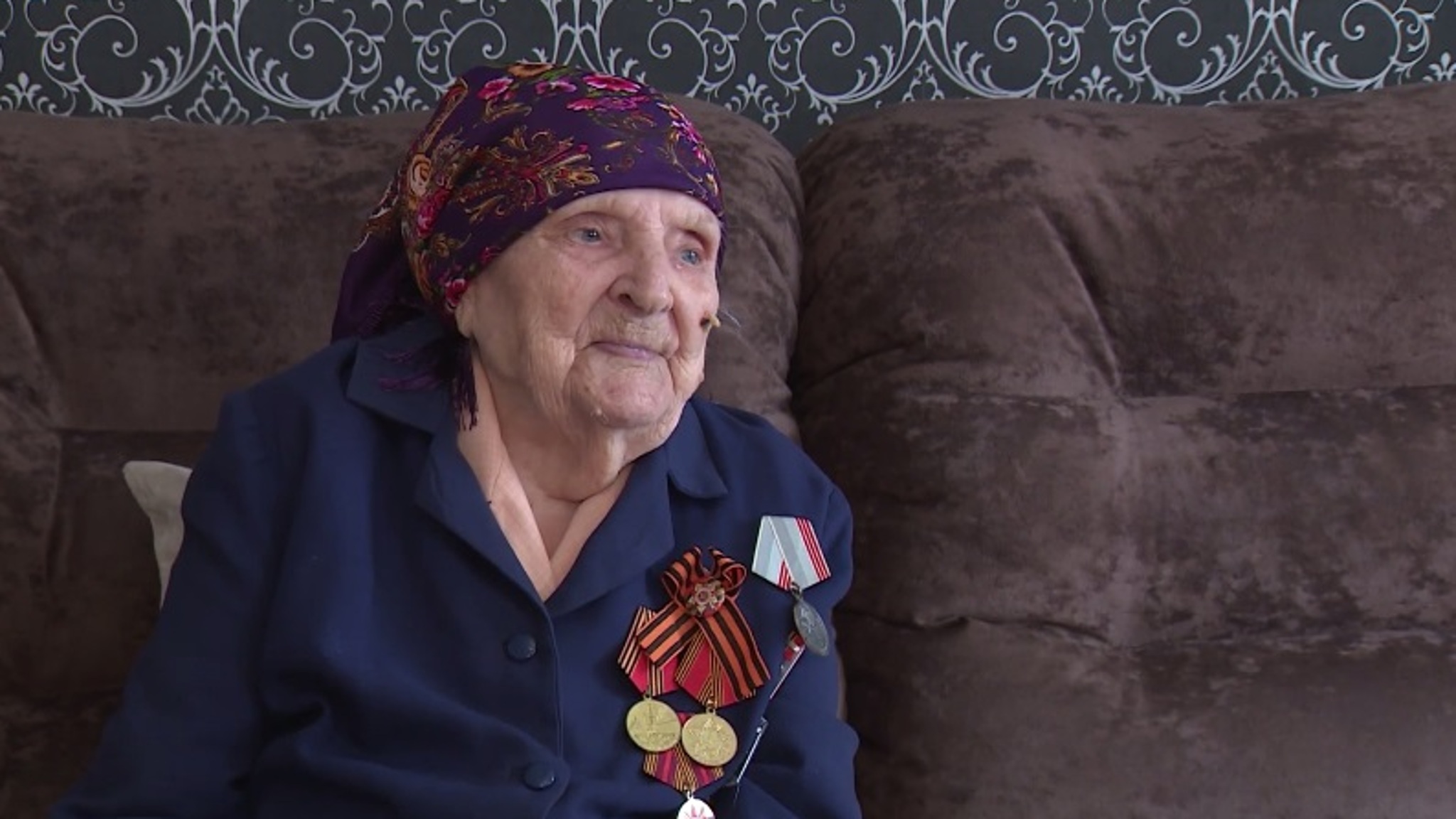 Ветерана Анну Михалицину из Тюменской области поздравили со 104-летием