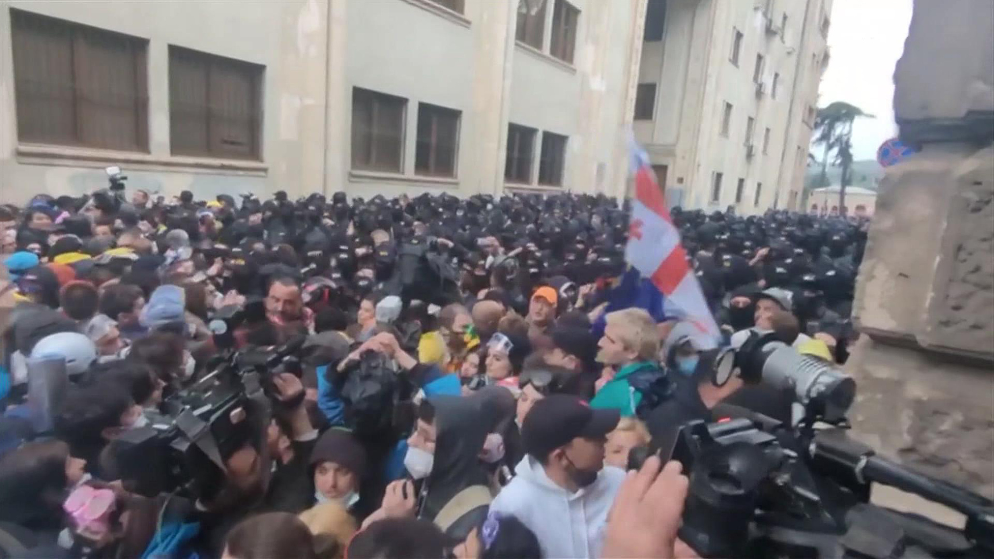 Грузинская партия власти пошла в контрнаступление