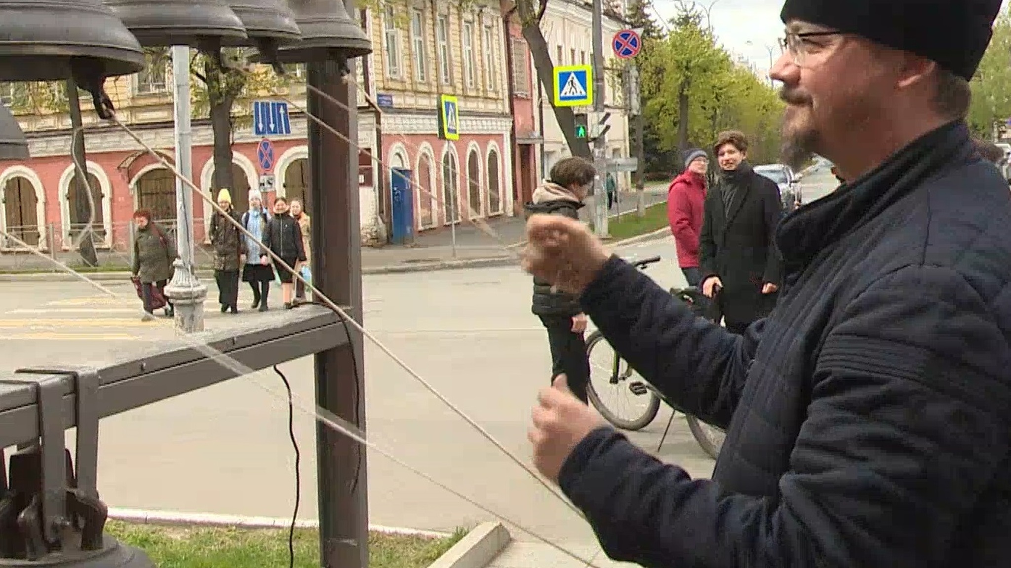 На пасхальной ярмарке в Йошкар-Оле развернулась бойкая торговля и праздничный концерт